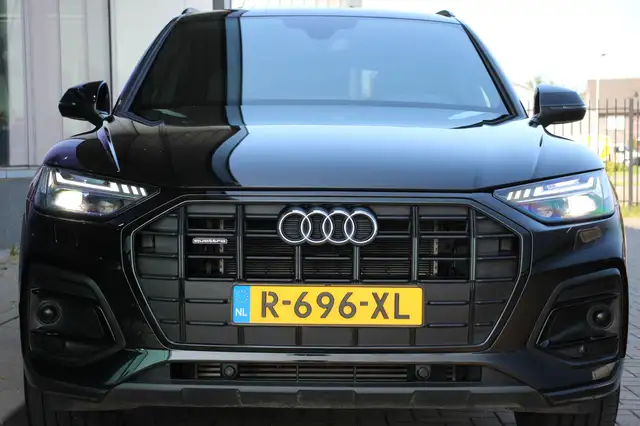 Audi Q5 view 3