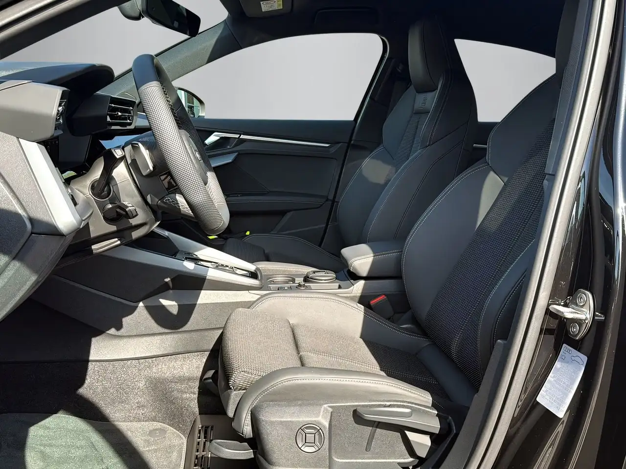 Audi A3 S line NAVI+LED+SHZ+KAMERA+BT+ 6