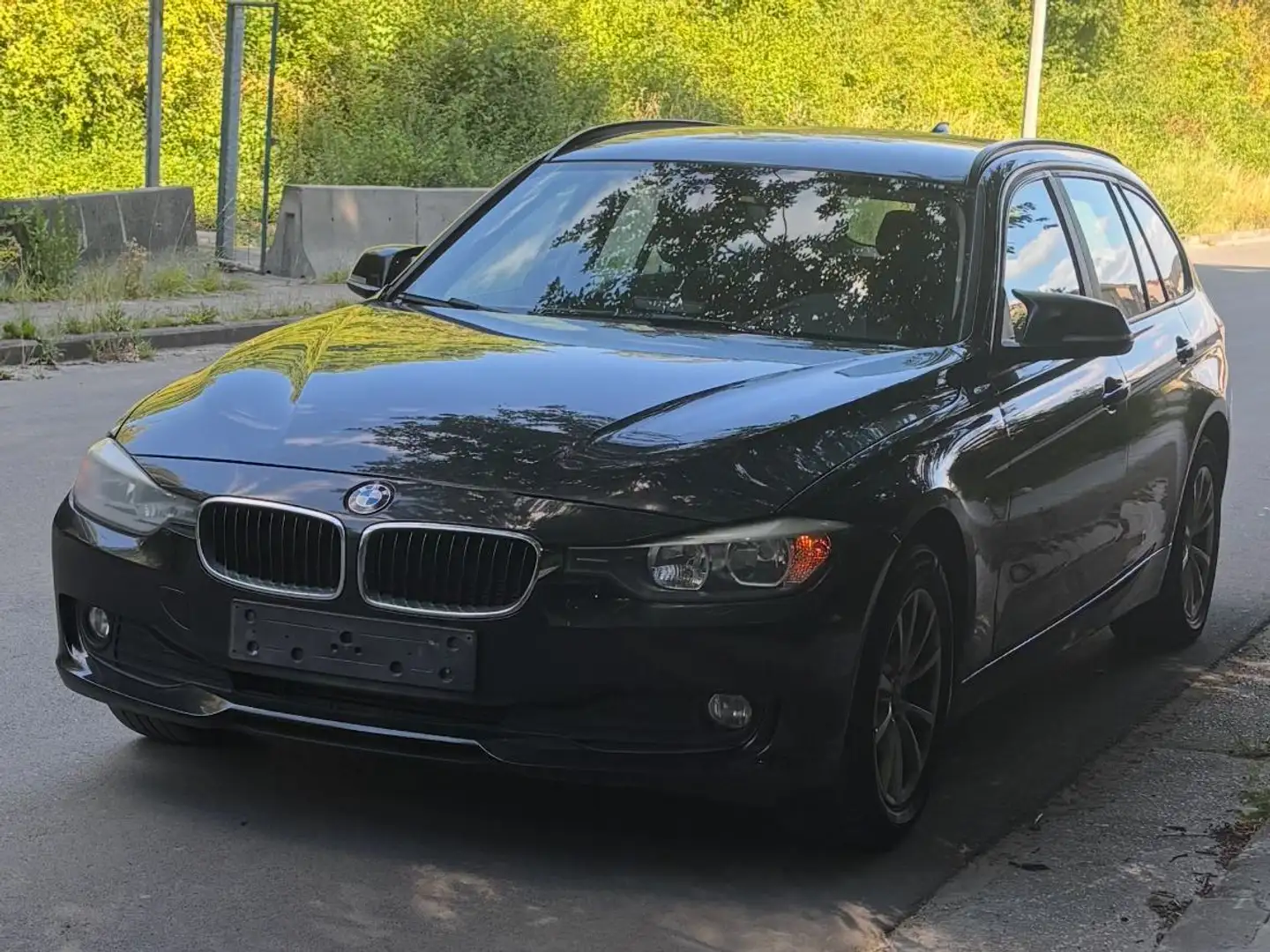 BMW 318 BMW Touring 318 d BluePerformance Noir - 1