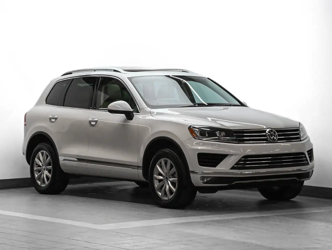 Volkswagen Touareg снимка Volkswagen Touareg