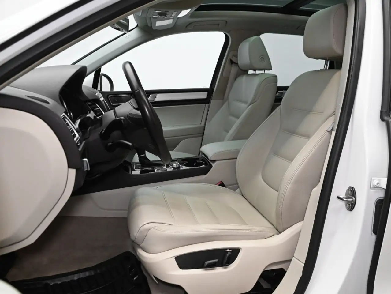 Volkswagen Touareg снимка Volkswagen Touareg