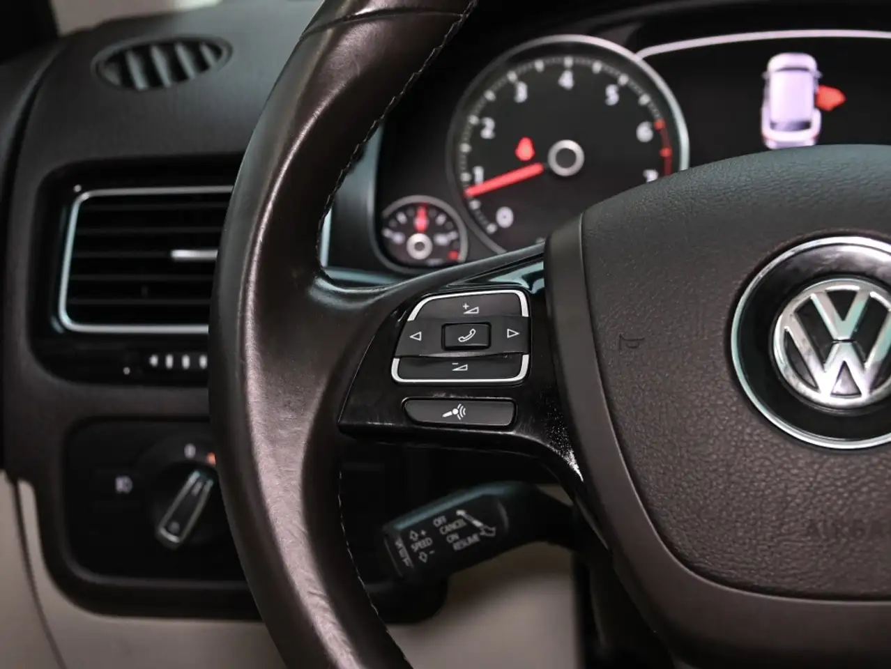 Volkswagen Touareg снимка Volkswagen Touareg