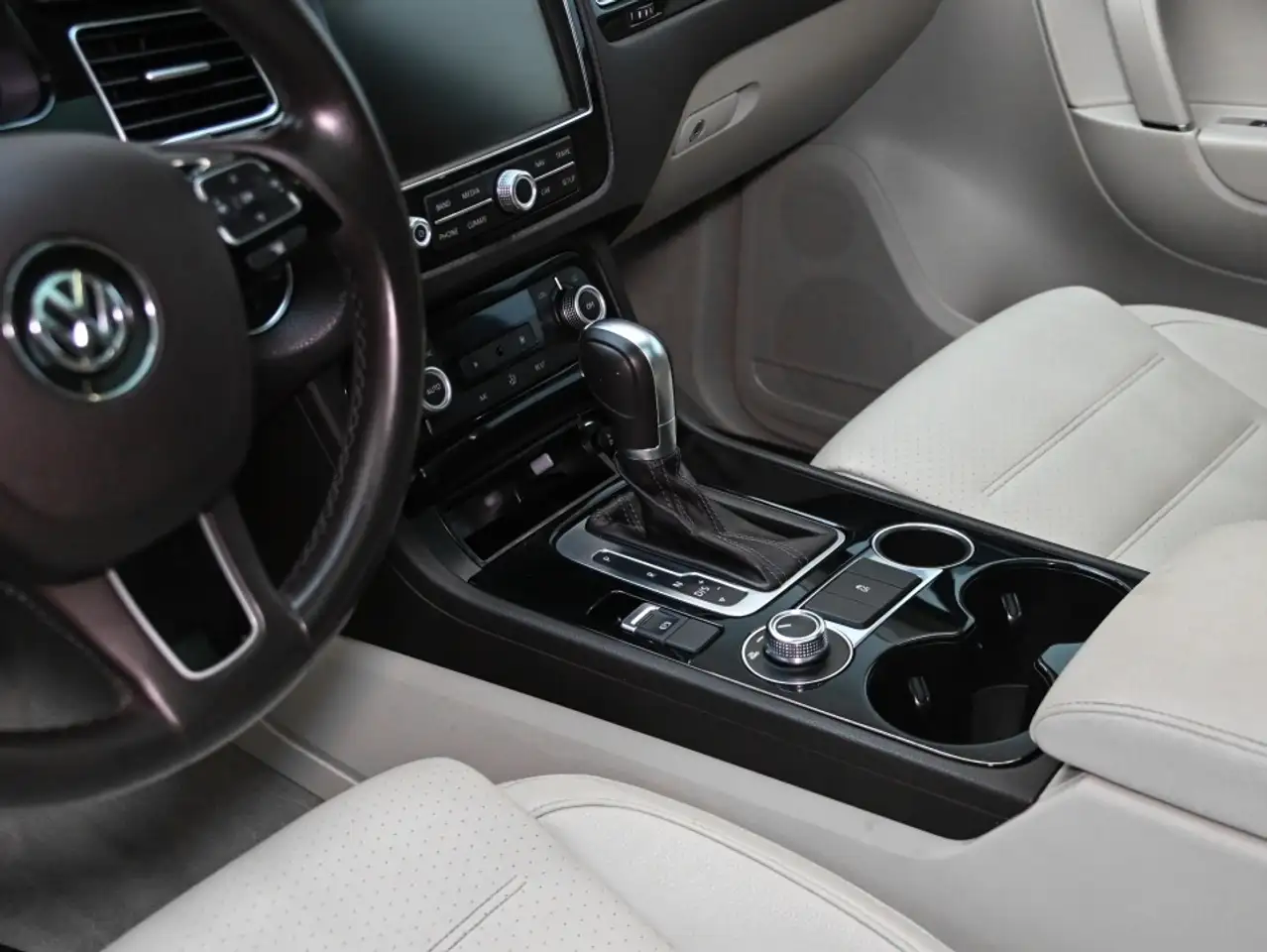 Volkswagen Touareg снимка Volkswagen Touareg