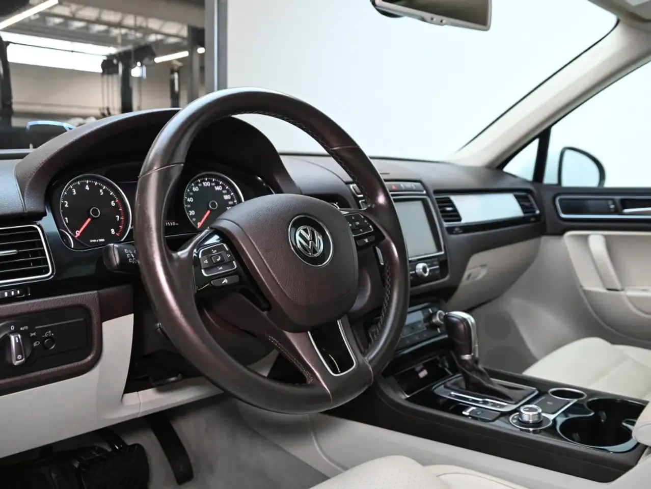 Volkswagen Touareg снимка Volkswagen Touareg