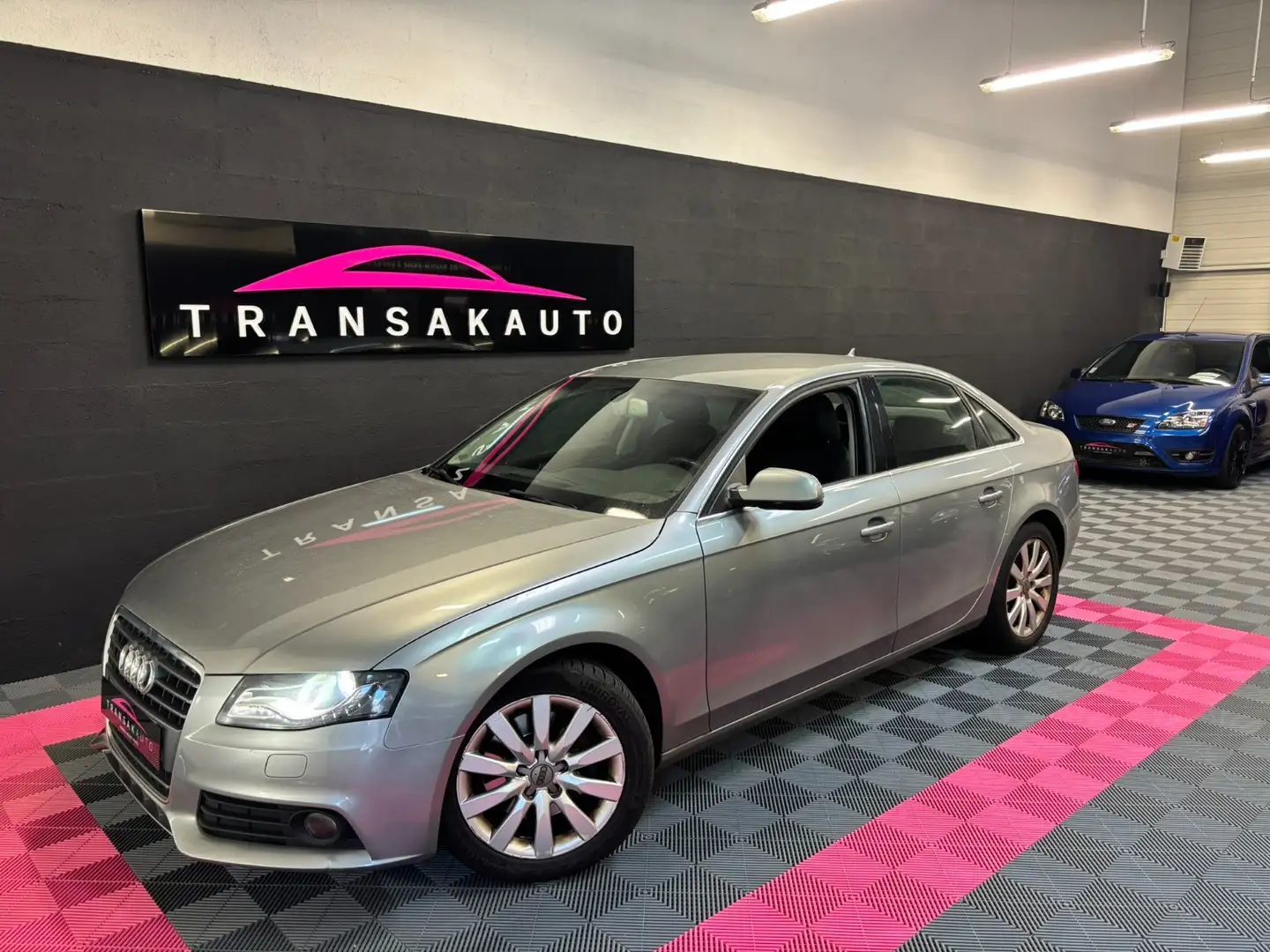 Audi A4 Ambition Luxe Multitronic A Grijs - 1