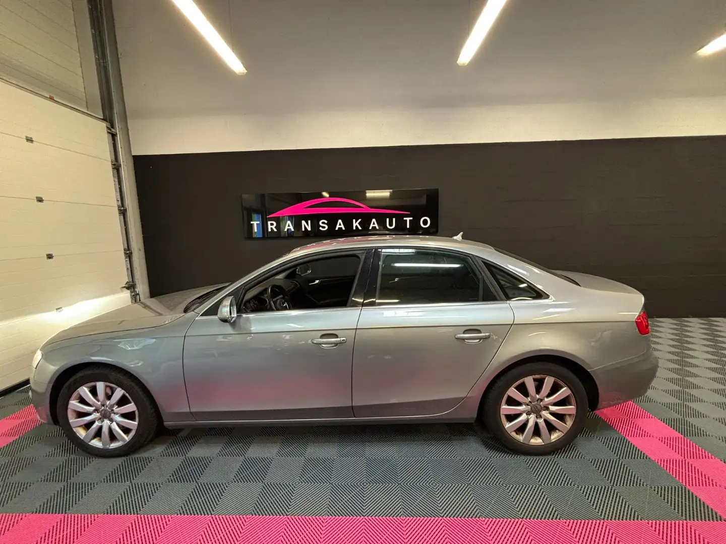 Audi A4 Ambition Luxe Multitronic A Grijs - 2