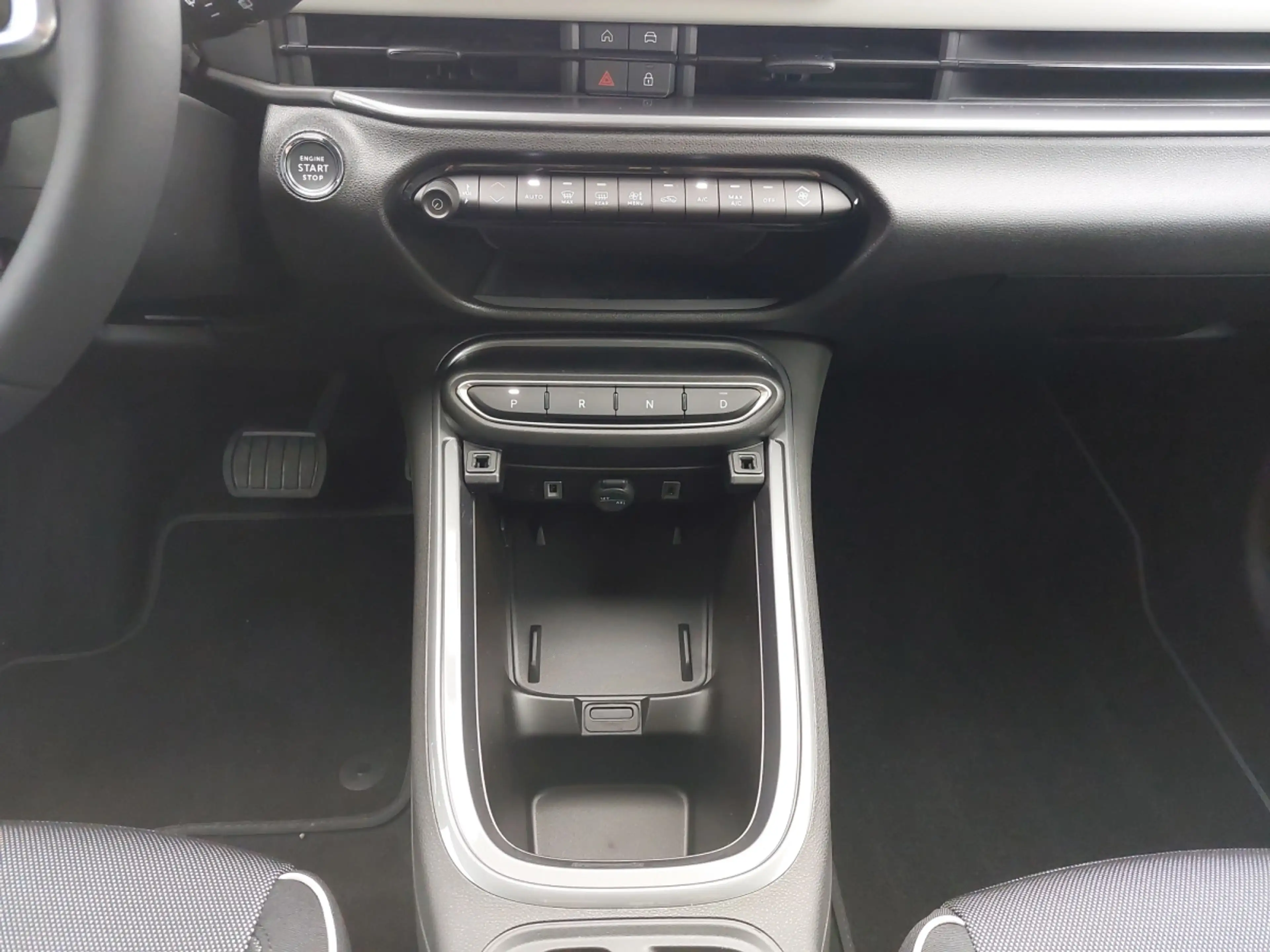 Fiat 600 Hybrid LA Prima — photo 9