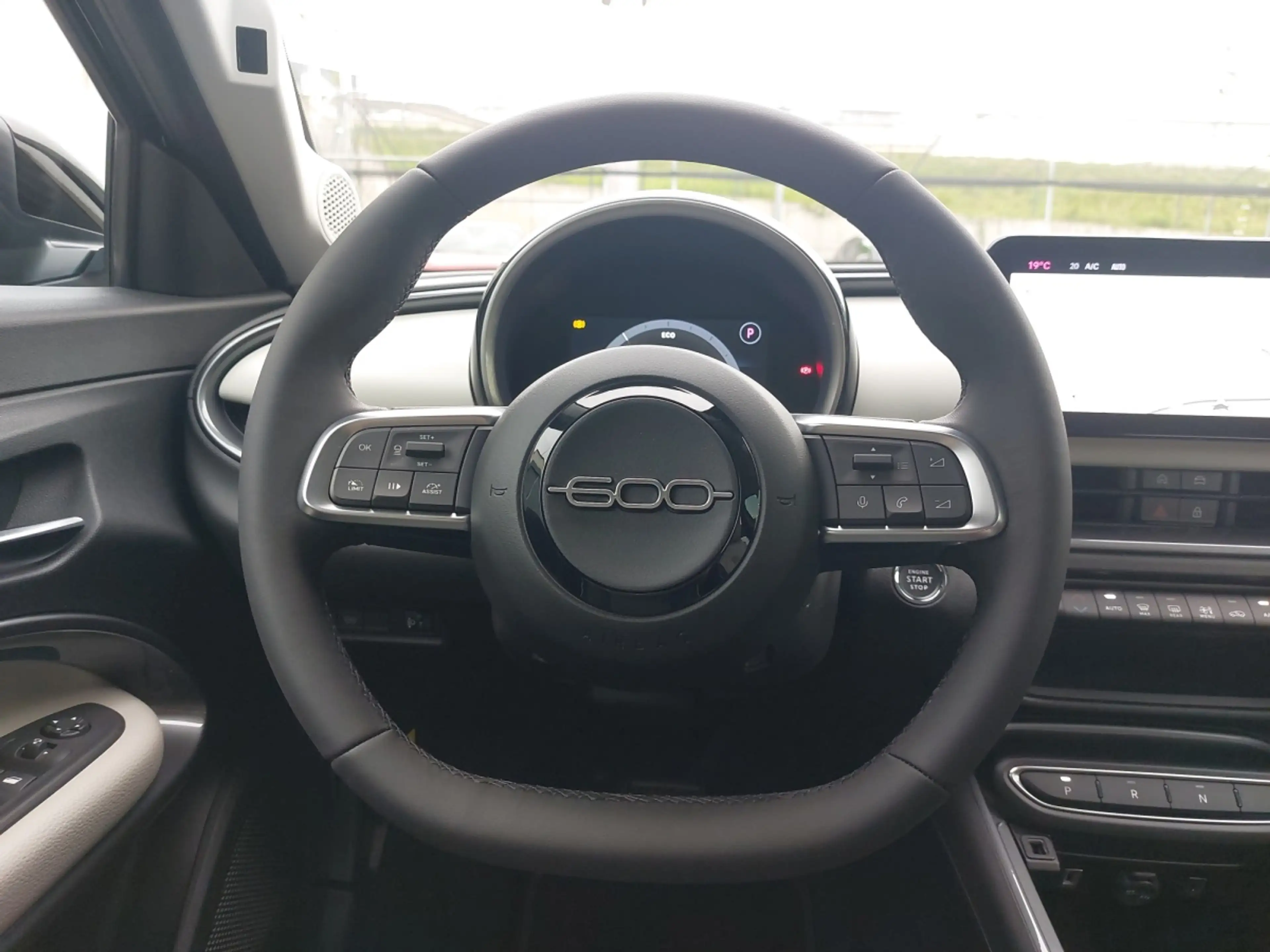 Fiat 600 Hybrid LA Prima — photo 13