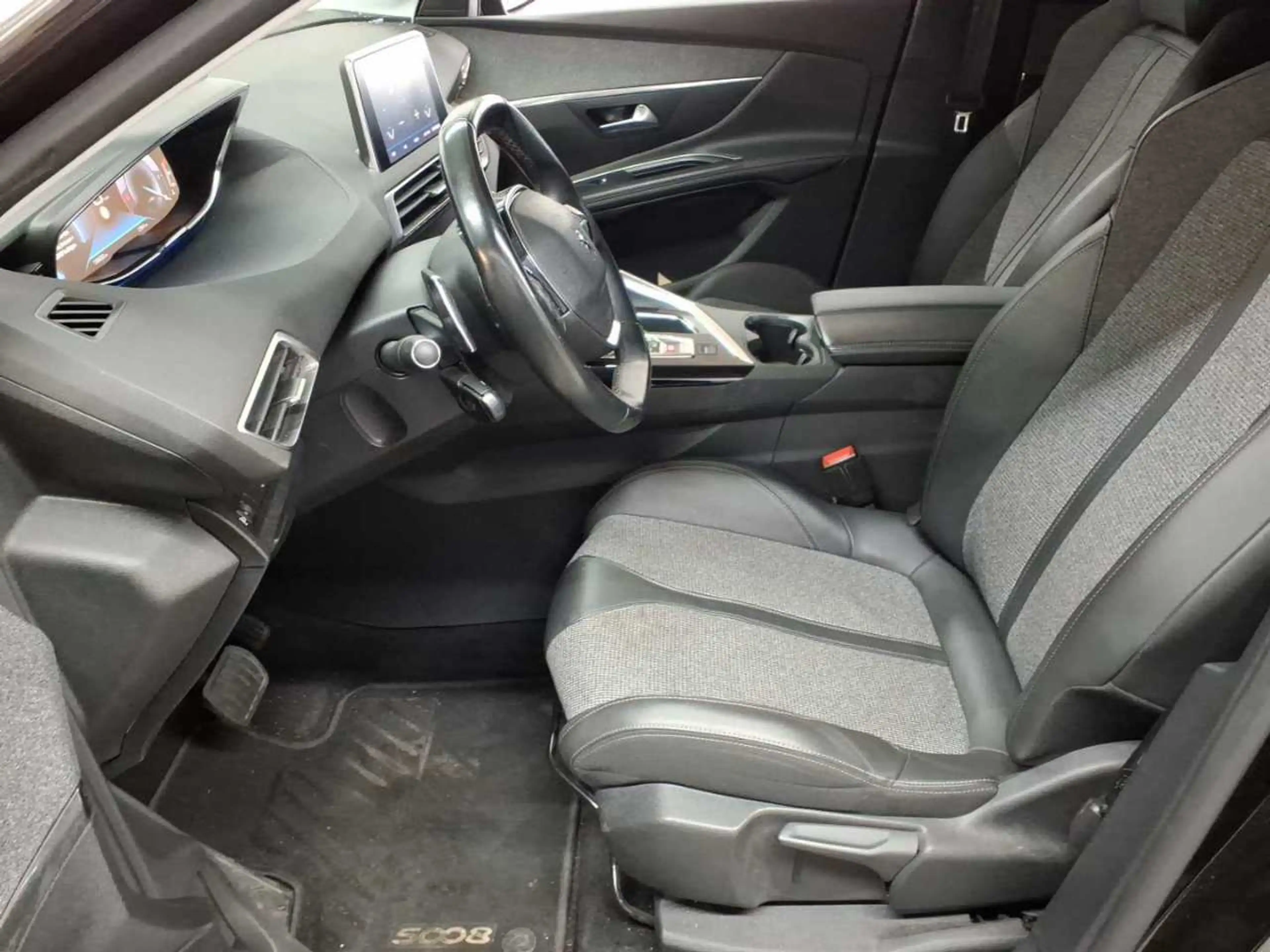 Peugeot 5008 BlueHDi 180 EAT8 Allure ACC KAM SHZ — photo 7