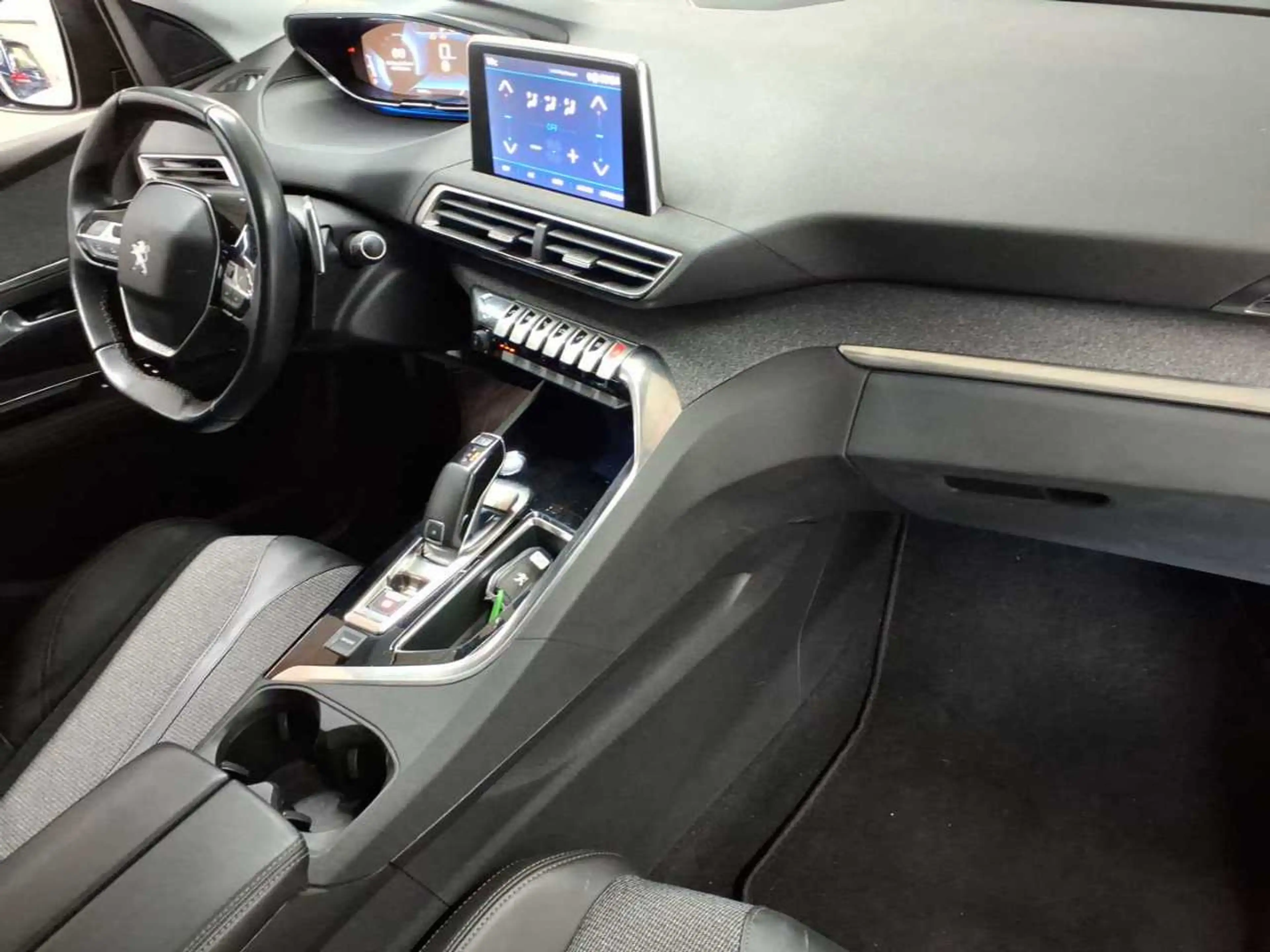 Peugeot 5008 BlueHDi 180 EAT8 Allure ACC KAM SHZ — photo 9