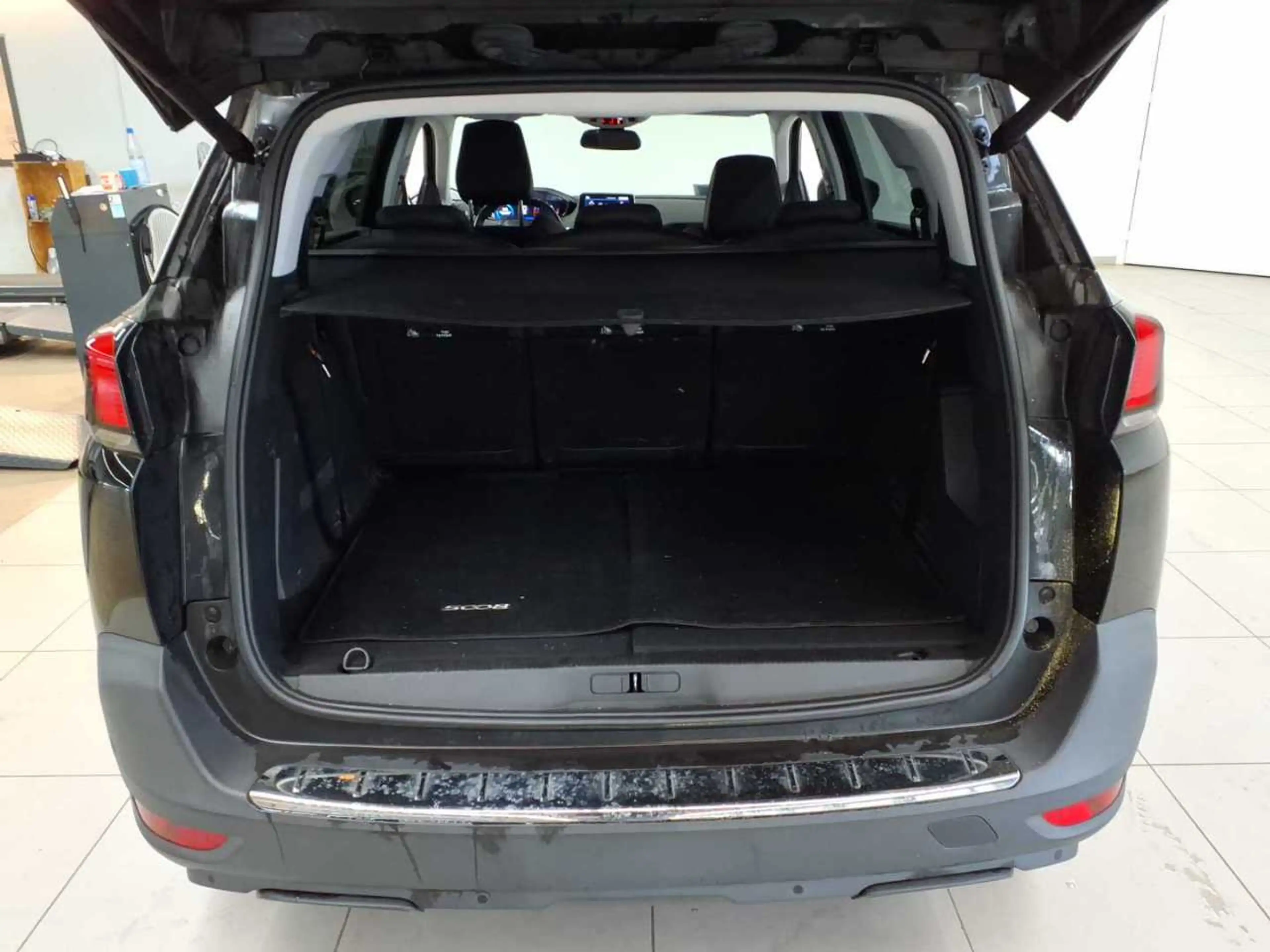 Peugeot 5008 BlueHDi 180 EAT8 Allure ACC KAM SHZ — photo 15