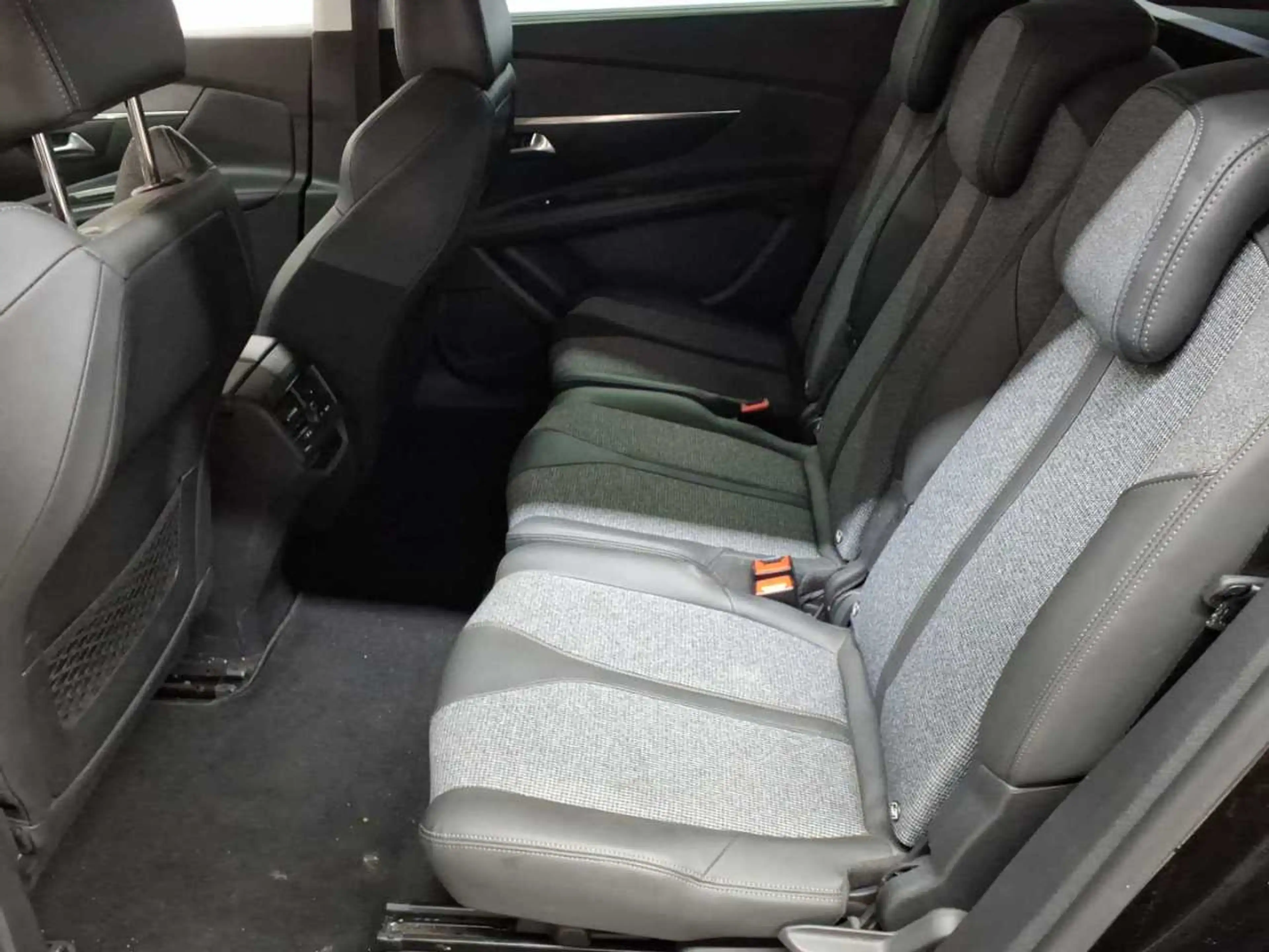 Peugeot 5008 BlueHDi 180 EAT8 Allure ACC KAM SHZ — photo 13