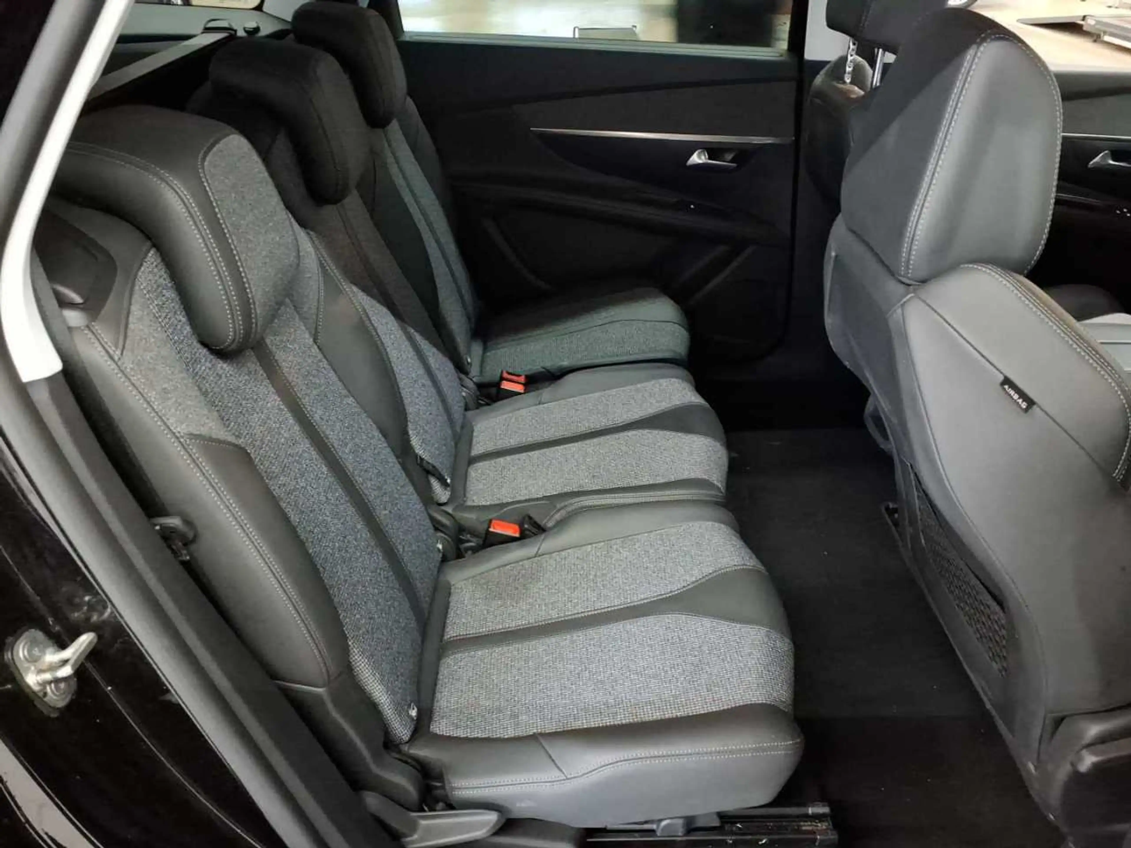 Peugeot 5008 BlueHDi 180 EAT8 Allure ACC KAM SHZ — photo 14