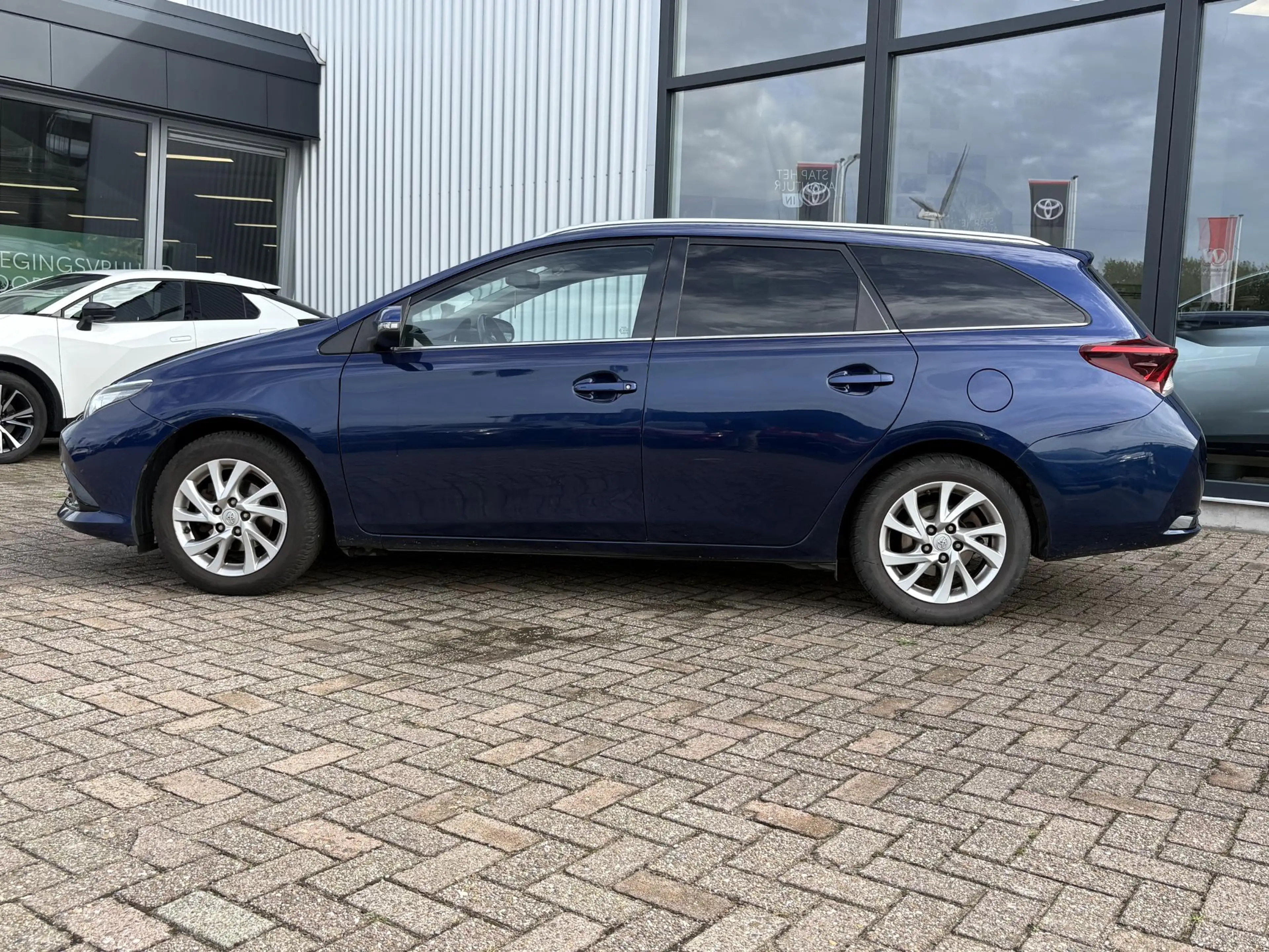 Toyota Auris Touring Sports 1.2T Dynamic — photo 3
