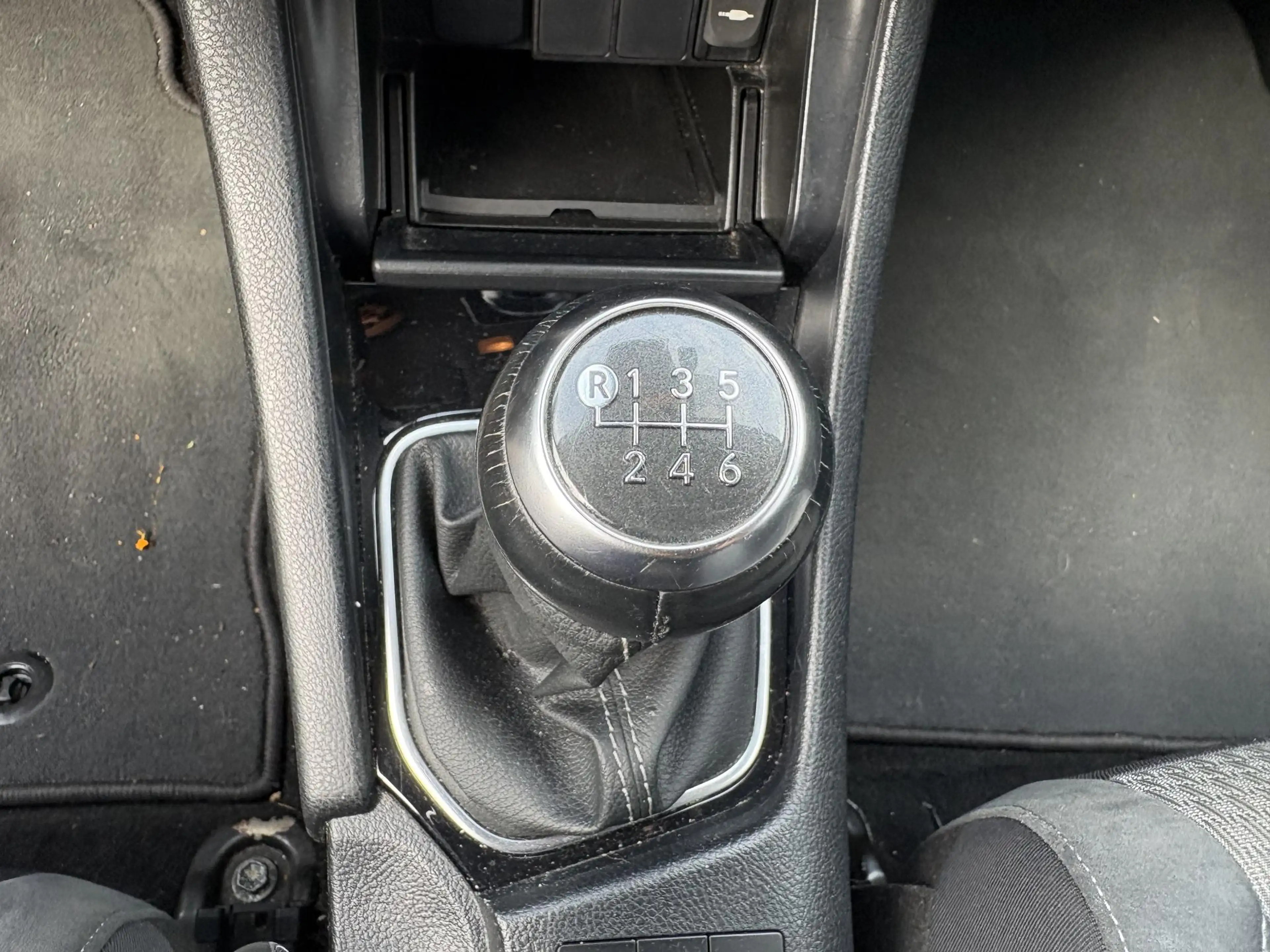 Toyota Auris Touring Sports 1.2T Dynamic — photo 12