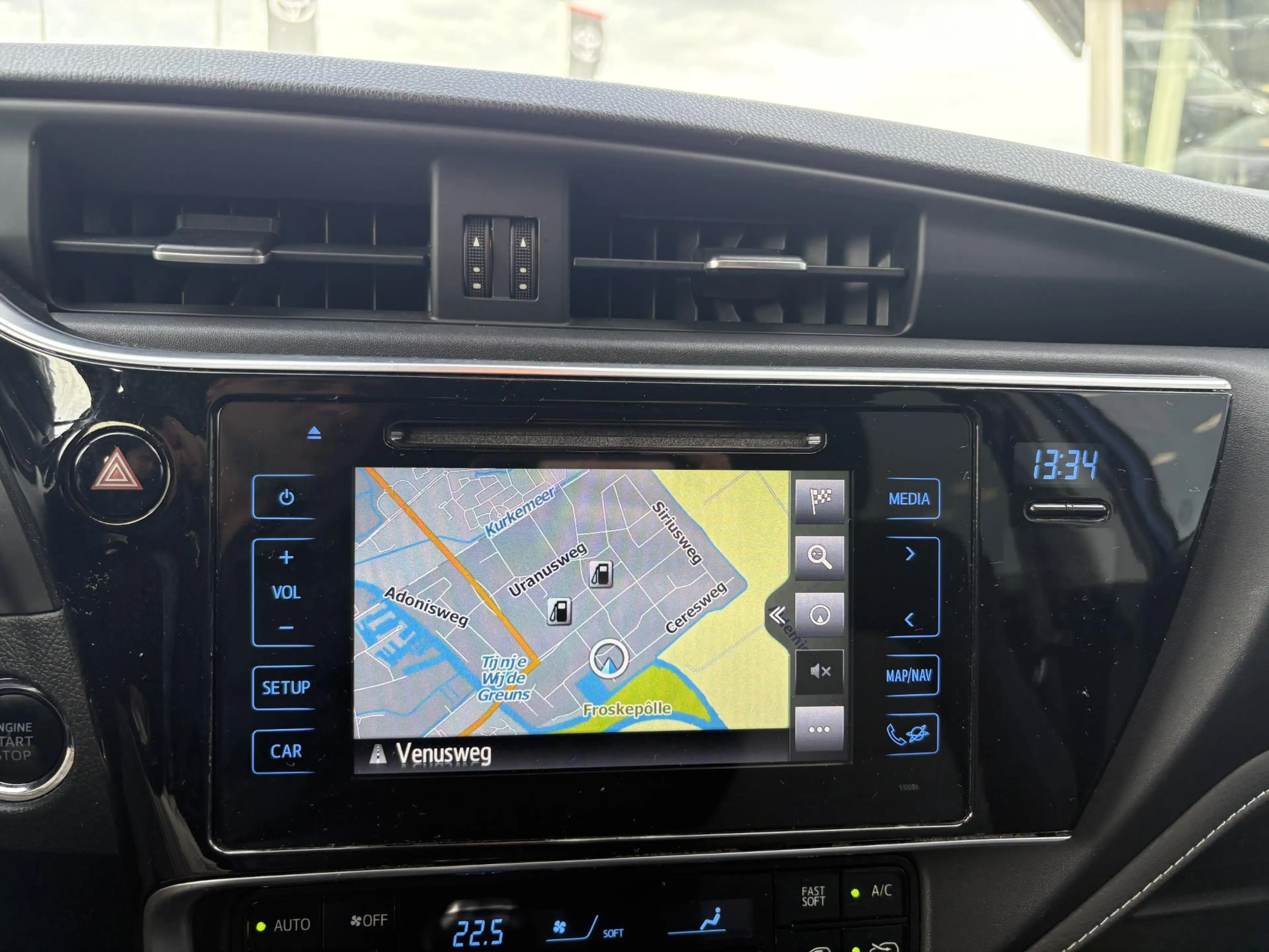 Toyota Auris Touring Sports 1.2T Dynamic — photo 14