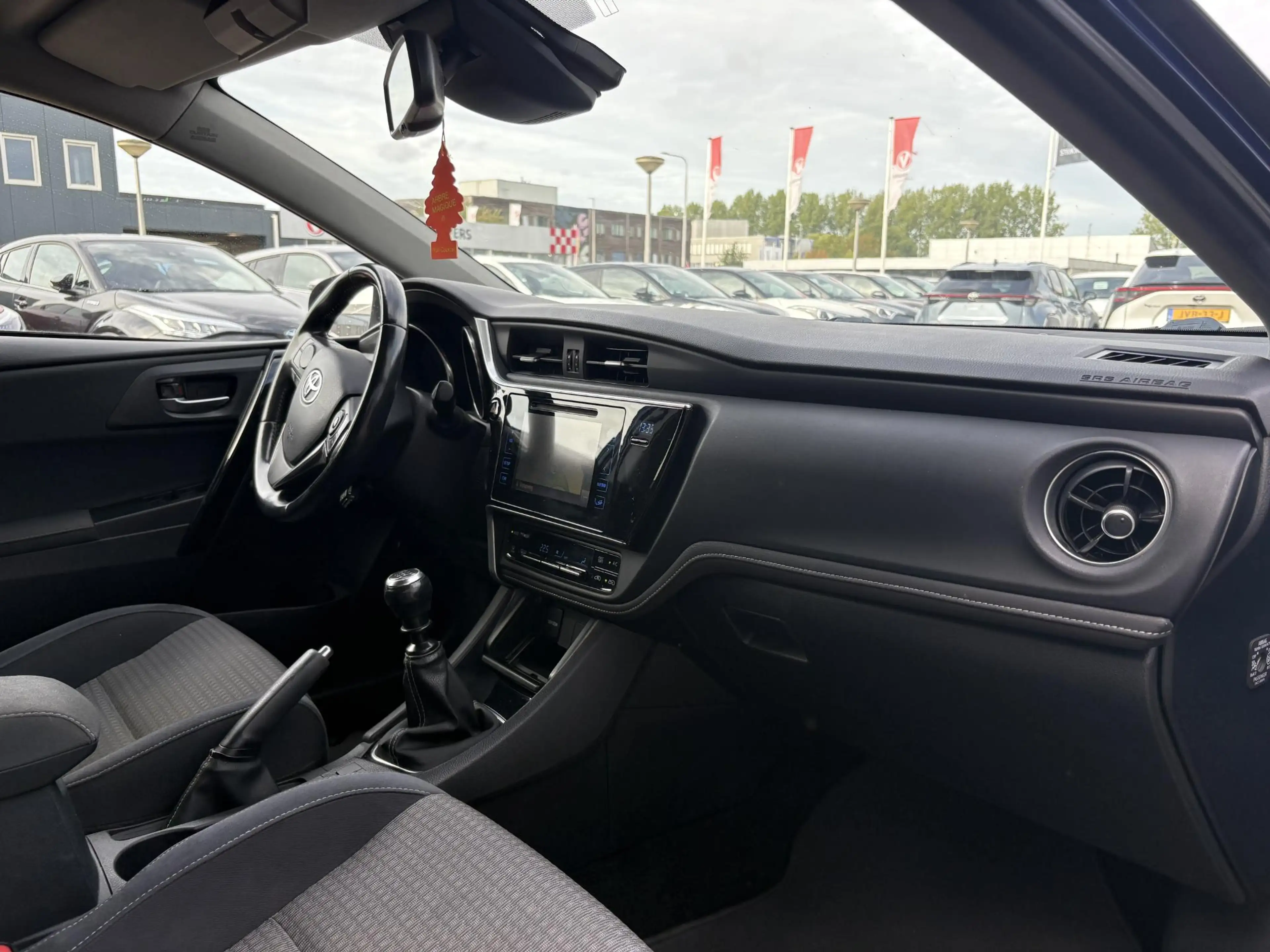 Toyota Auris Touring Sports 1.2T Dynamic — photo 7