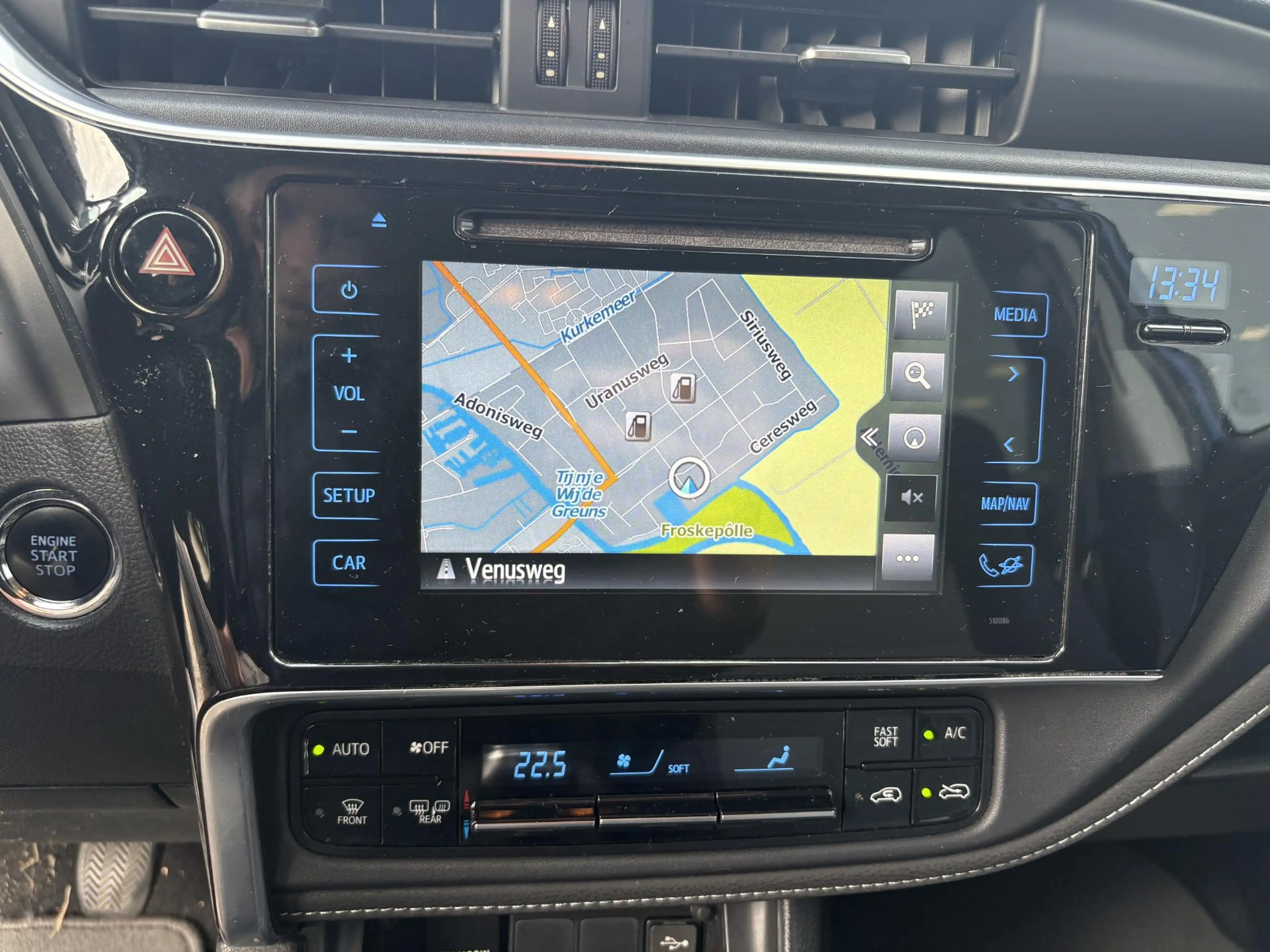 Toyota Auris Touring Sports 1.2T Dynamic — photo 13