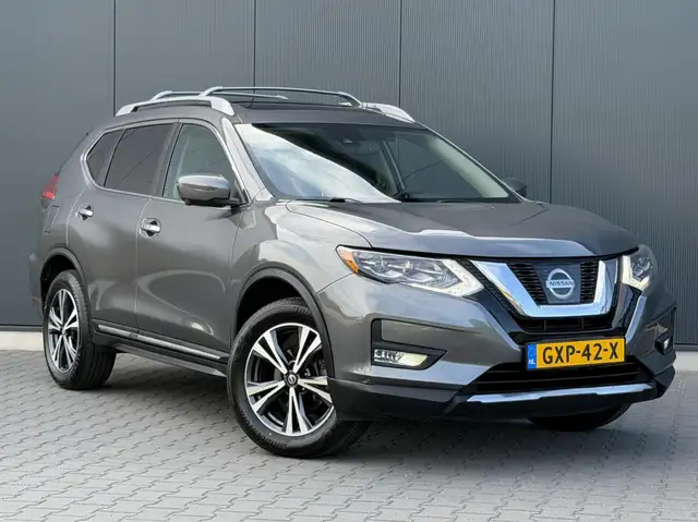 Nissan X-Trail view 2