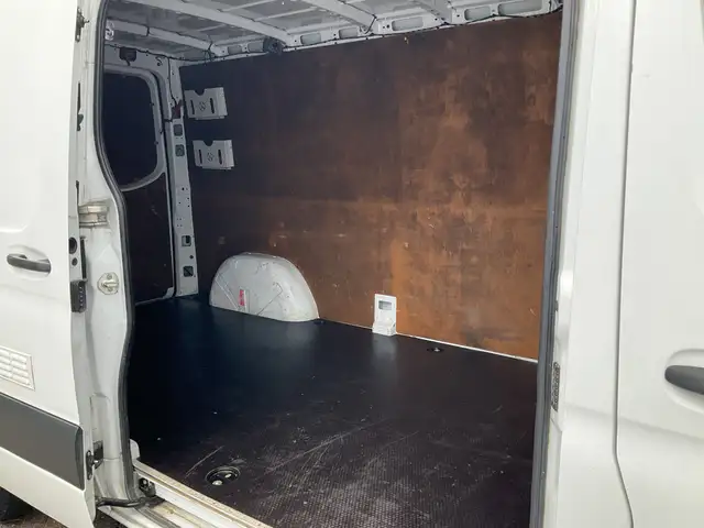 Mercedes-Benz Sprinter view 14