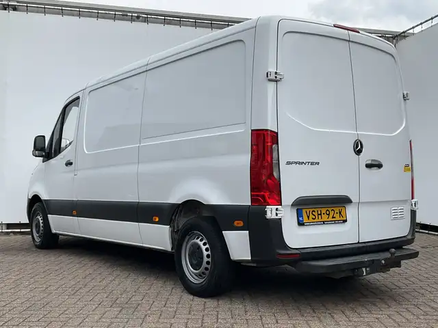 Mercedes-Benz Sprinter view 12