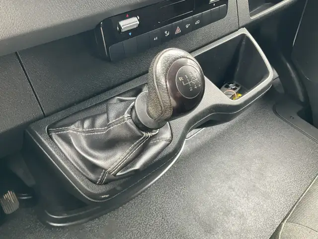 Mercedes-Benz Sprinter view 5