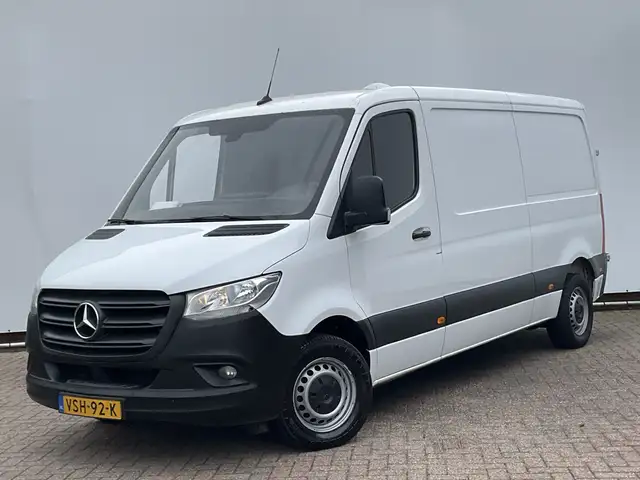 Mercedes-Benz Sprinter view 11