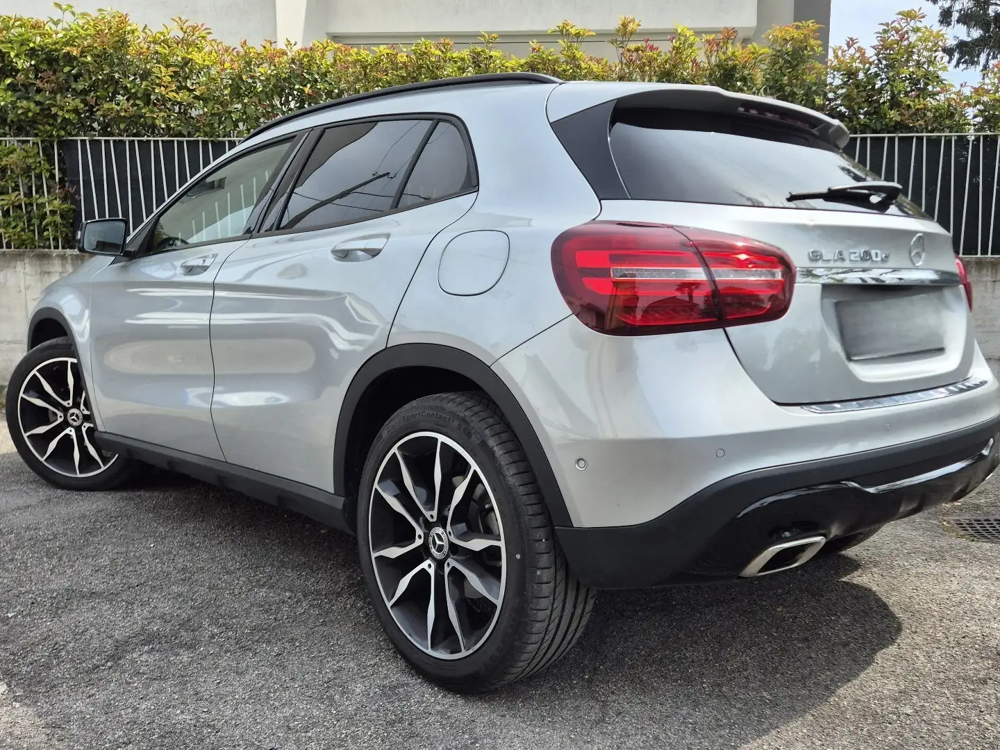 Mercedes-Benz GLA 200 GLA 200 d Sport auto pack night 22 MILA KM ! Plateado - 1