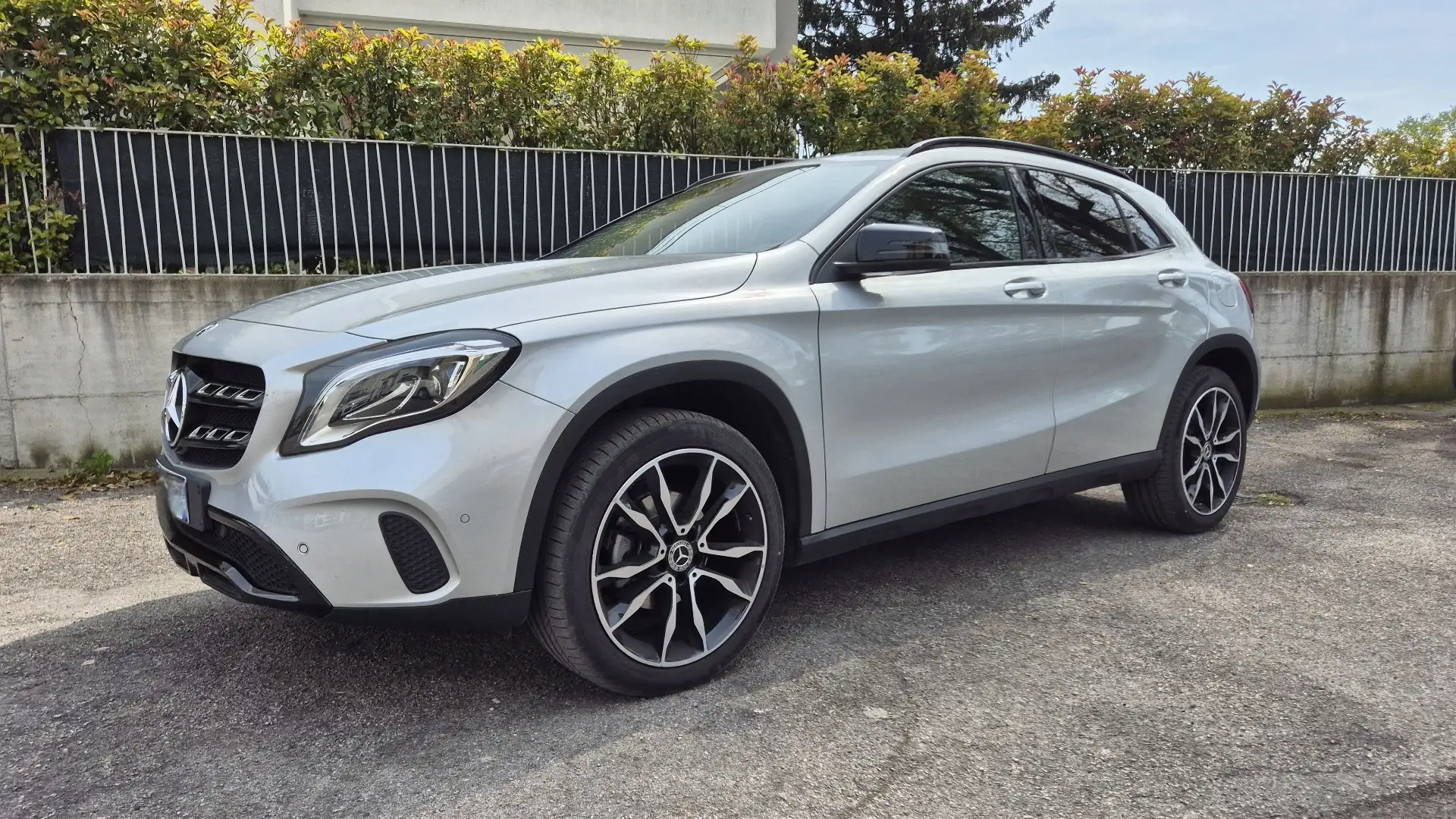 Mercedes-Benz GLA 200 GLA 200 d Sport auto pack night 22 MILA KM ! Plateado - 2