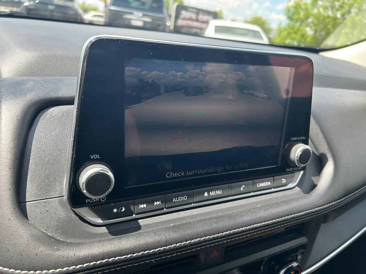 Nissan Rogue снимка Nissan Rogue