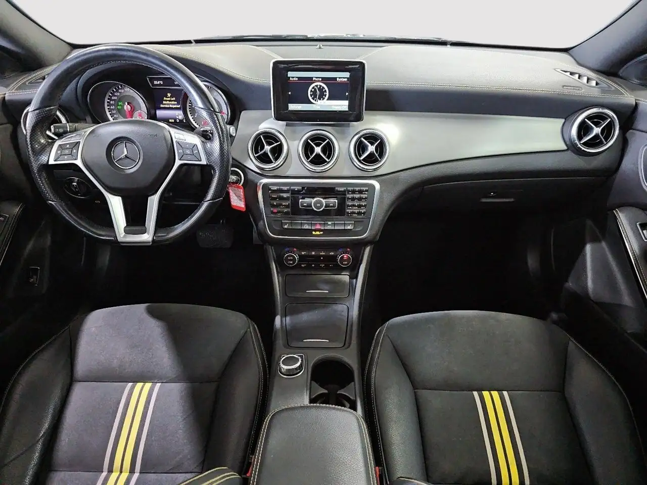 Mercedes-Benz CLA снимка Mercedes-Benz CLA