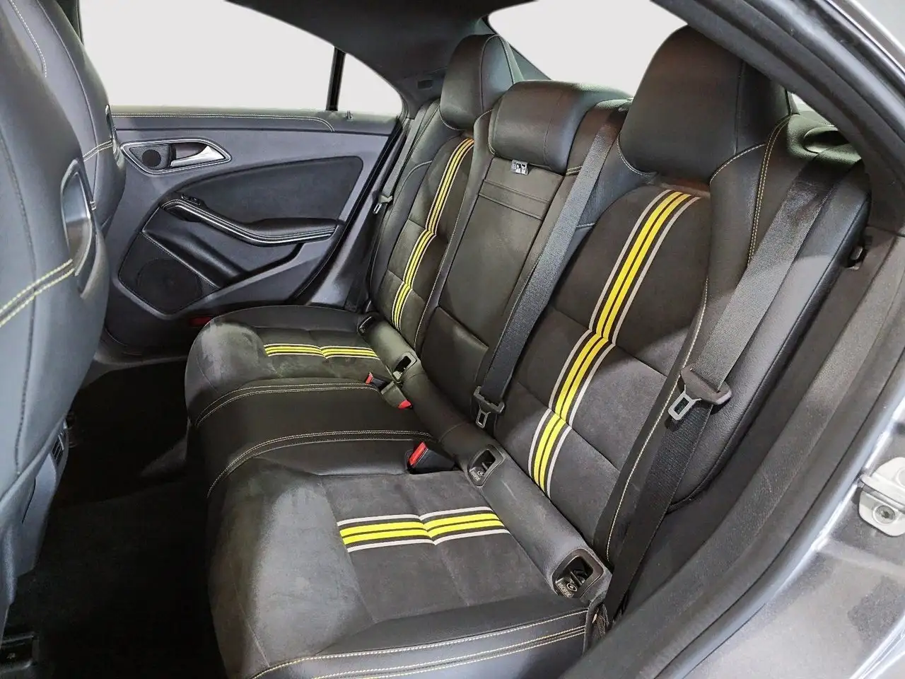Mercedes-Benz CLA снимка Mercedes-Benz CLA