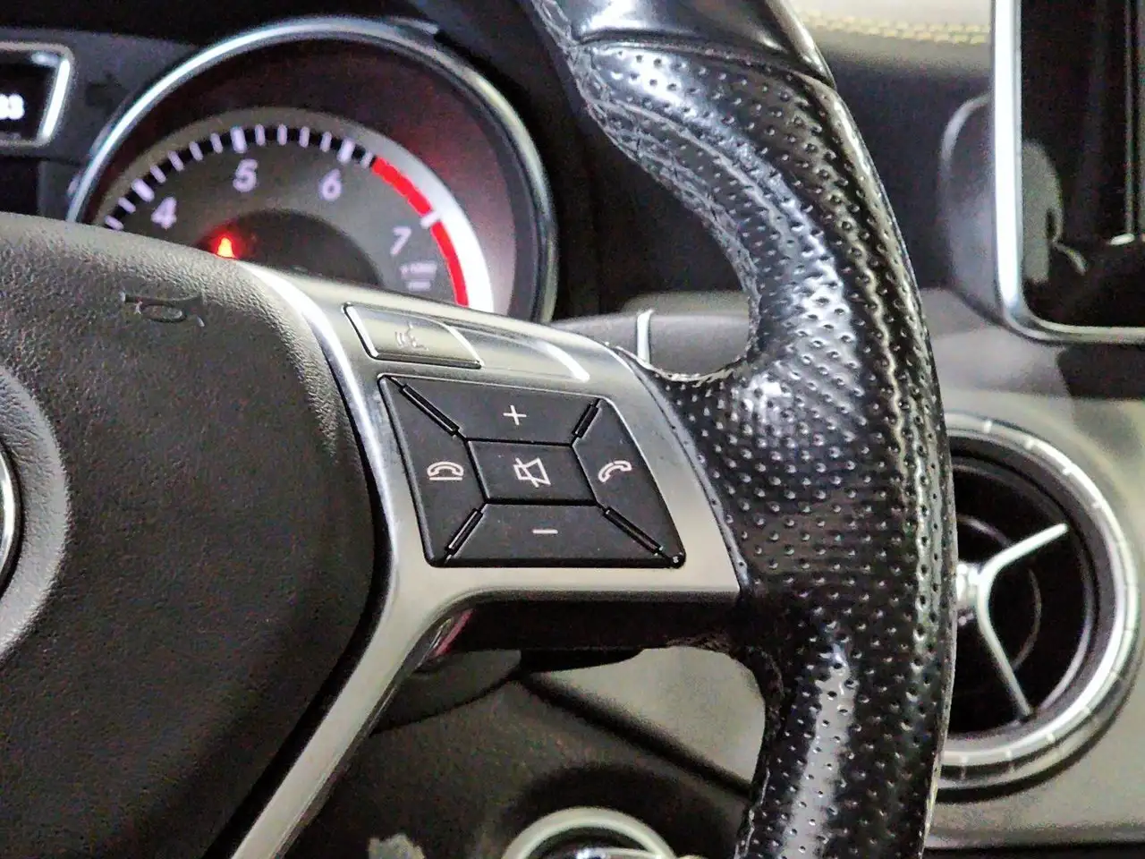 Mercedes-Benz CLA снимка Mercedes-Benz CLA