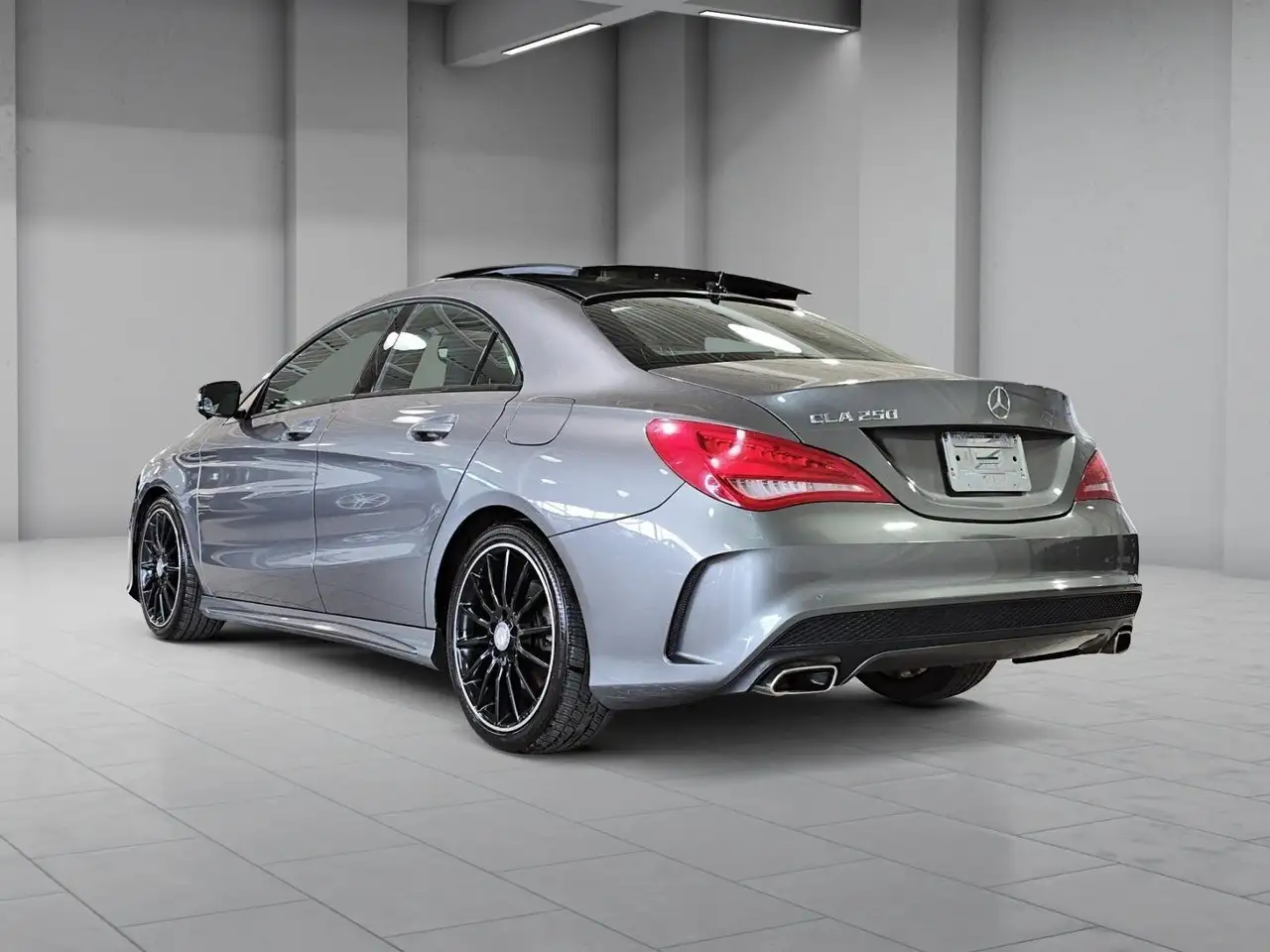 Mercedes-Benz CLA снимка Mercedes-Benz CLA