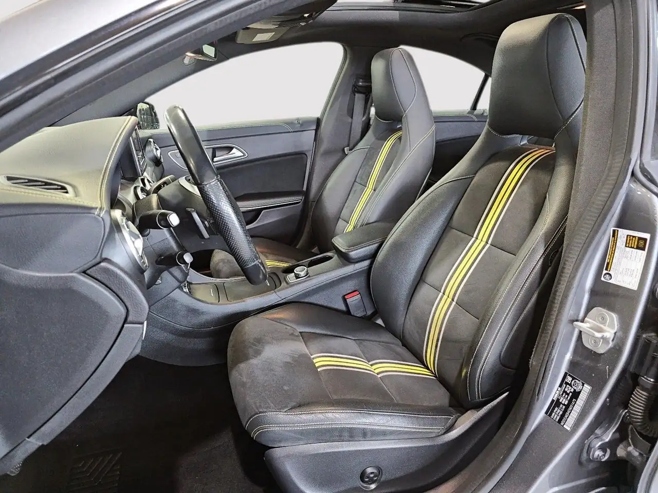 Mercedes-Benz CLA снимка Mercedes-Benz CLA