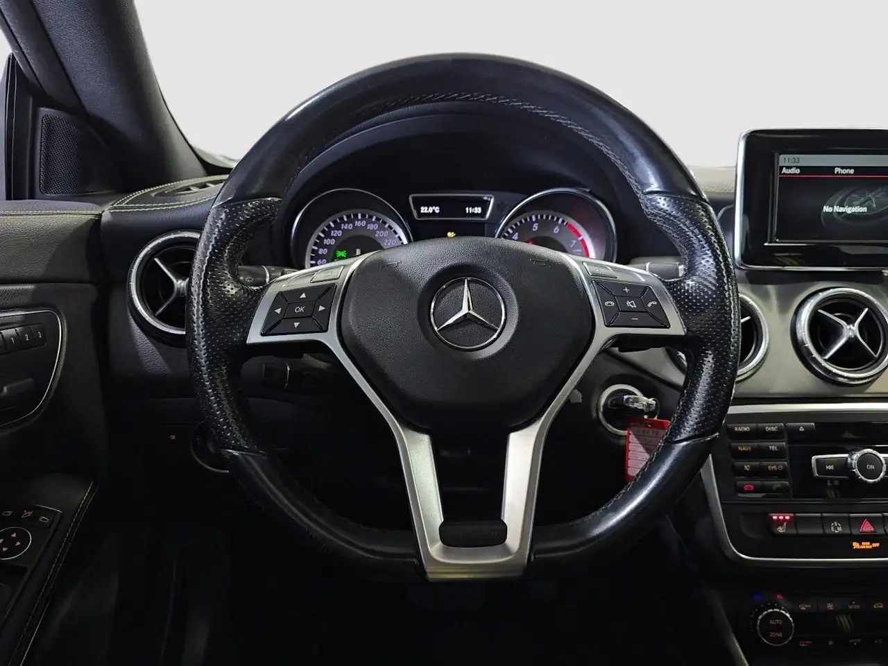 Mercedes-Benz CLA снимка Mercedes-Benz CLA
