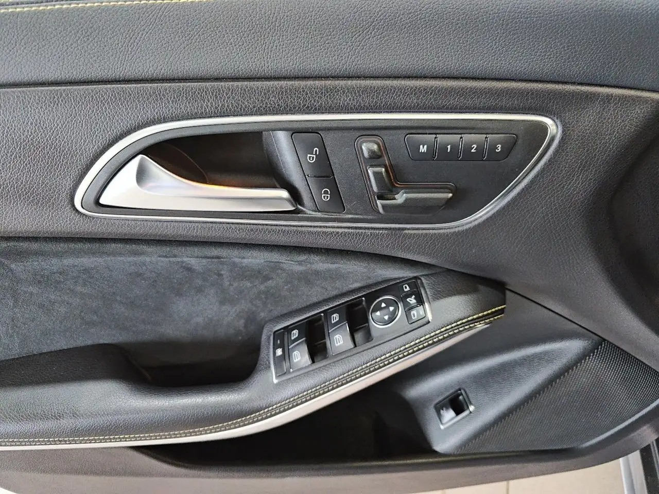 Mercedes-Benz CLA снимка Mercedes-Benz CLA