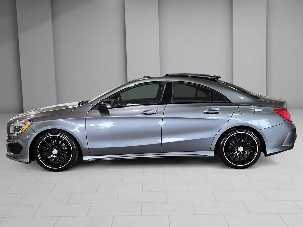 Mercedes-Benz CLA снимка Mercedes-Benz CLA