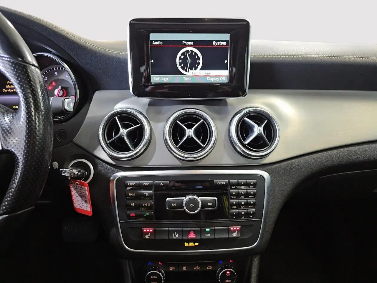 Mercedes-Benz CLA снимка Mercedes-Benz CLA
