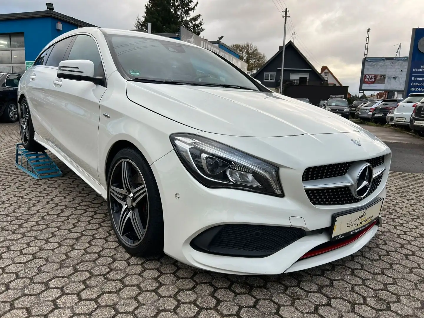 Mercedes-Benz CLA 250 Weiß - 1