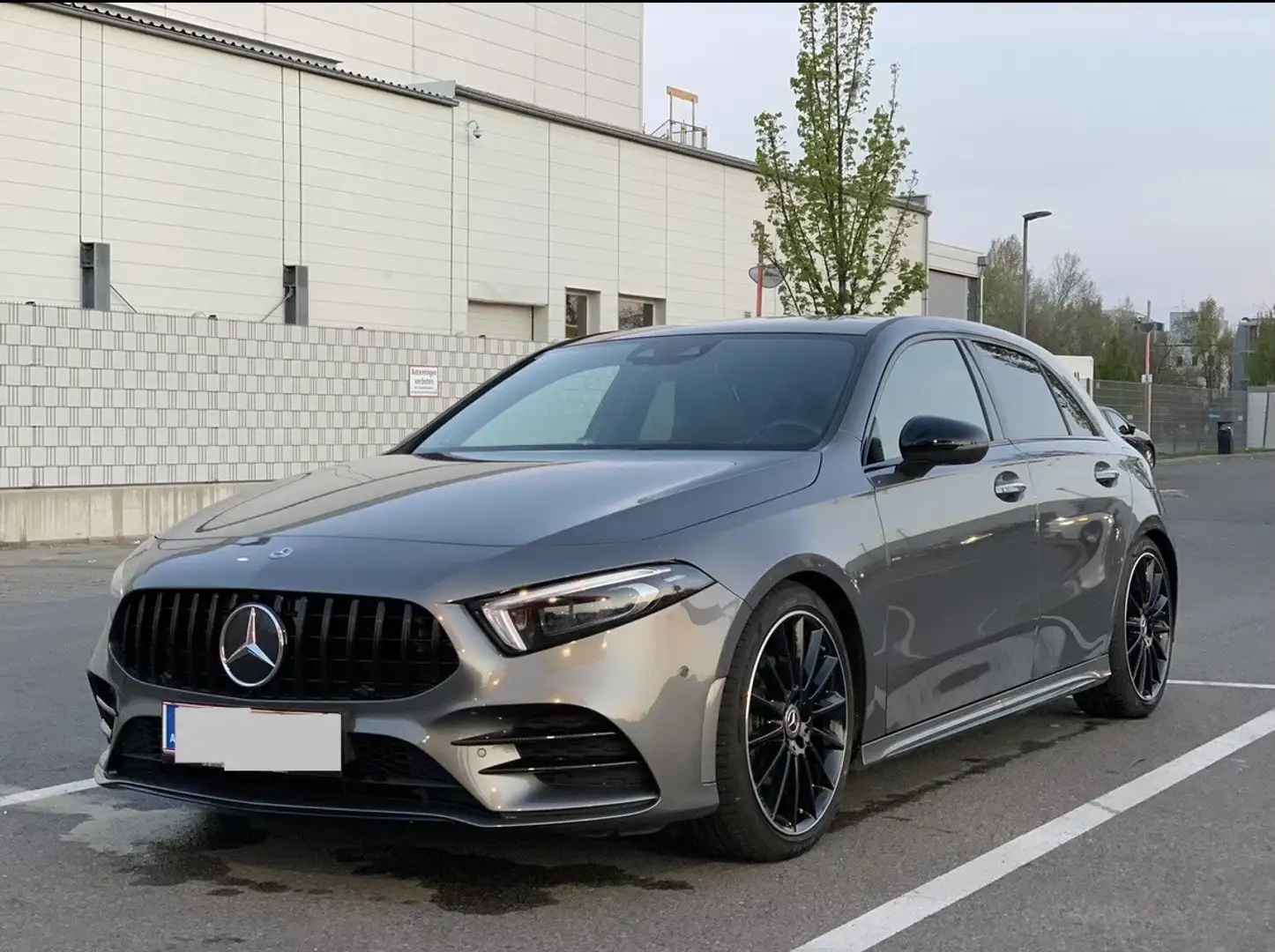 Mercedes-Benz A 180 d AMG-LINE, PANO-DACH, BURMESTER, MEMO-SITZE, … Grau - 1