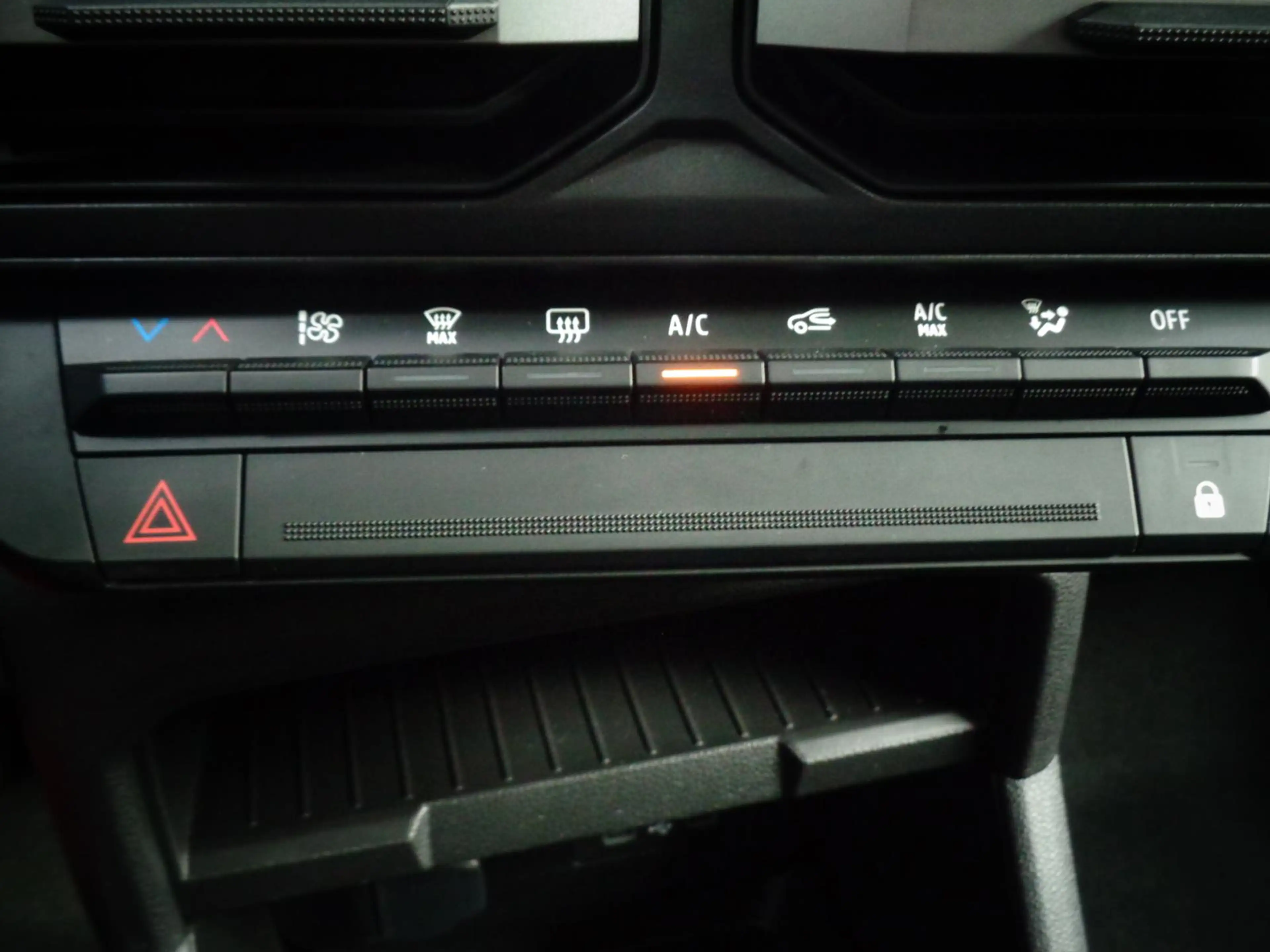 Dacia Duster TCe 130 JOURNEY,Navi.SHZ.Kamera,Temp. — photo 10