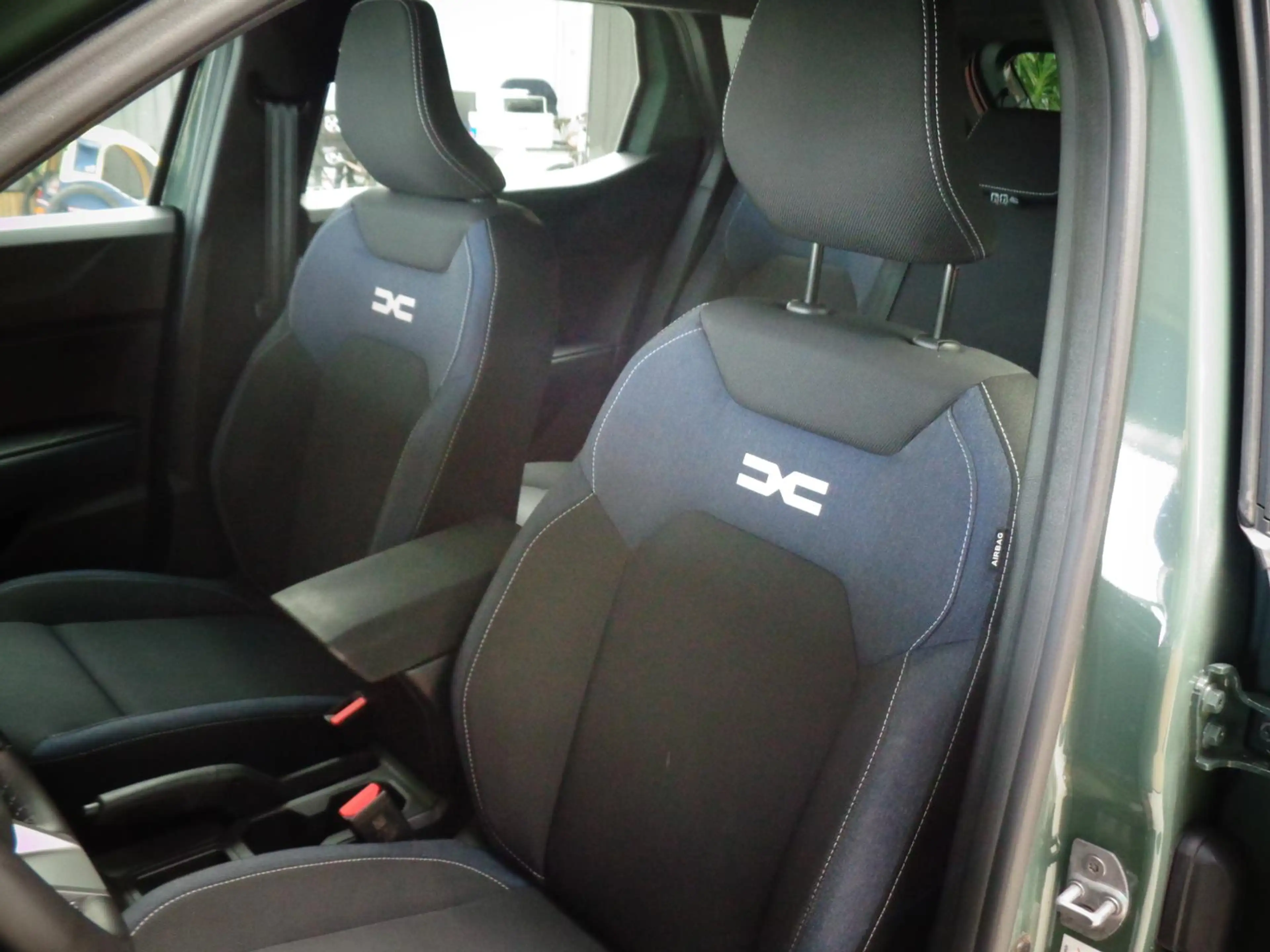 Dacia Duster TCe 130 JOURNEY,Navi.SHZ.Kamera,Temp. — photo 6