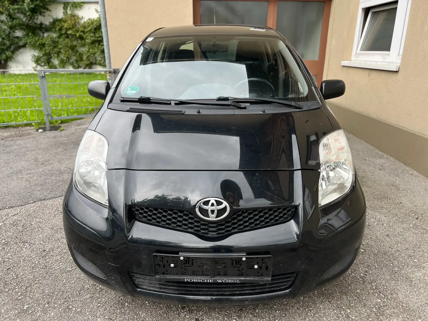 Toyota Yaris 1.0 VVT-i Klima Schwarz - 2