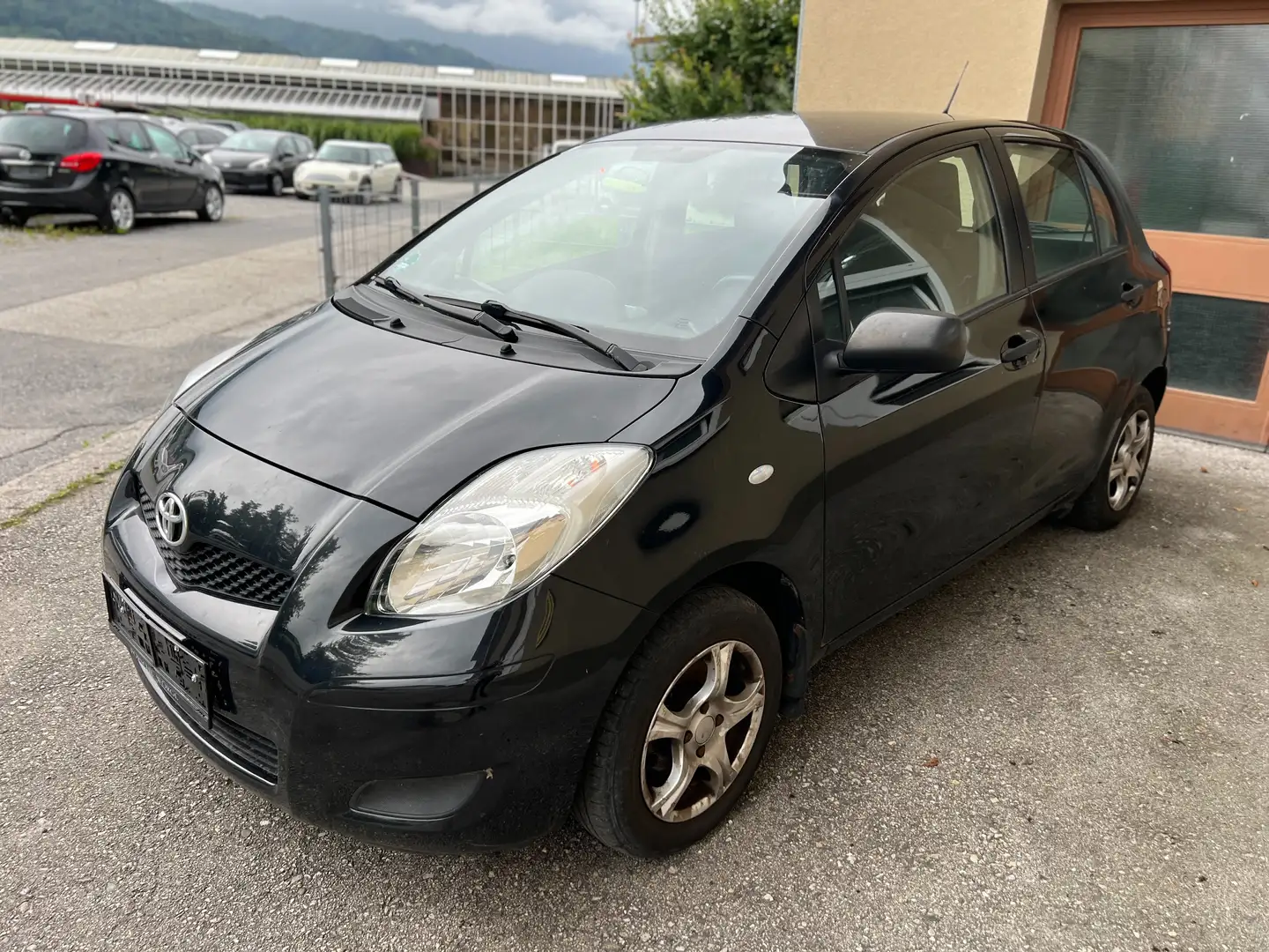 Toyota Yaris 1.0 VVT-i Klima Schwarz - 1