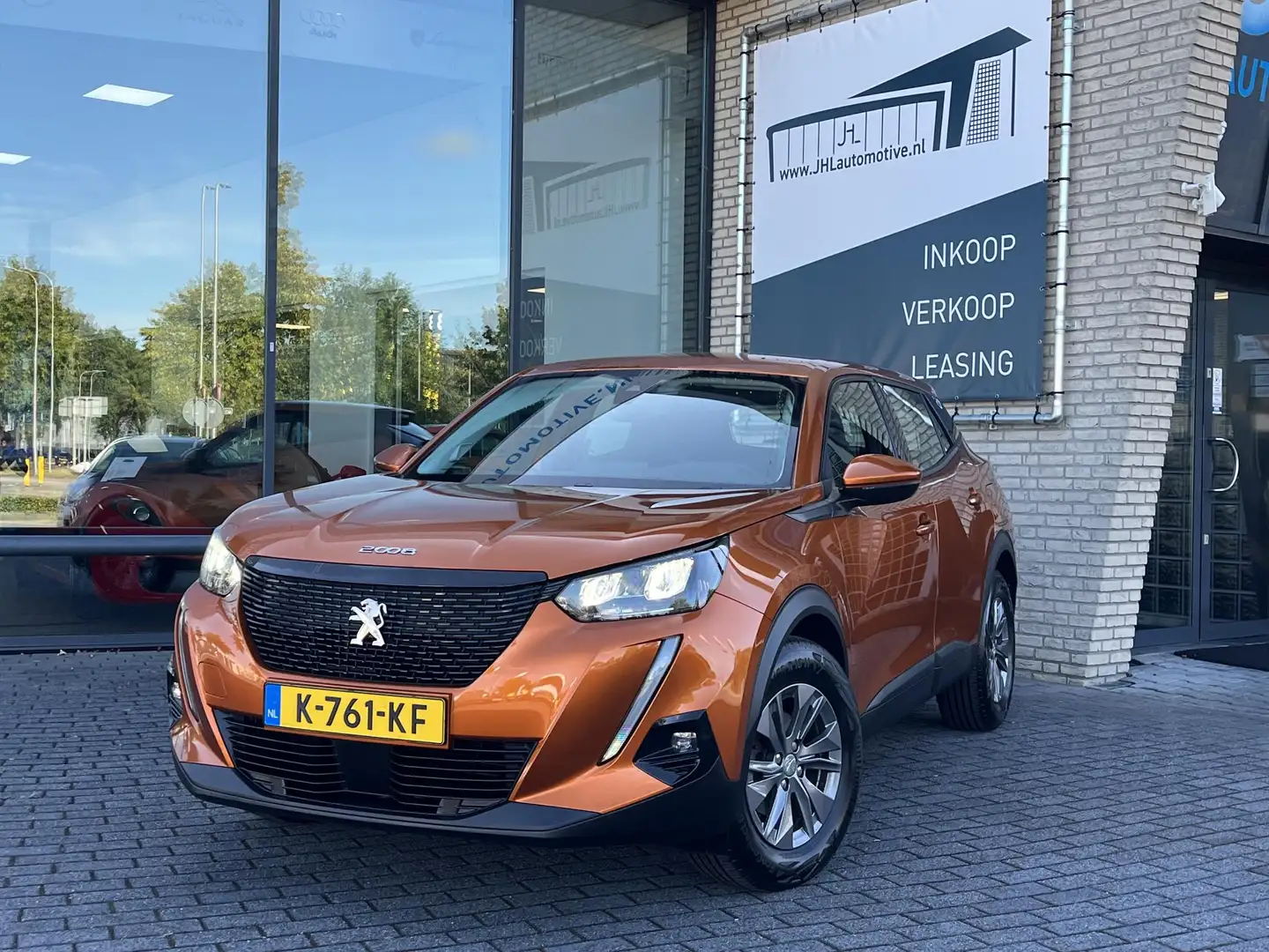 Peugeot 2008 1.2 Blue*130PK*NAVI*CAM*HAAK*ECC*CRUISE*CARPLAY Orange - 1