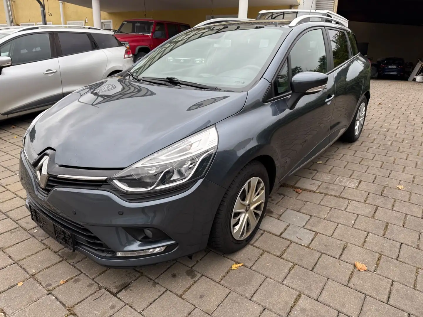 Renault Clio IV Grand Kombi Limo,PDC,Klima,Navi Grau - 1