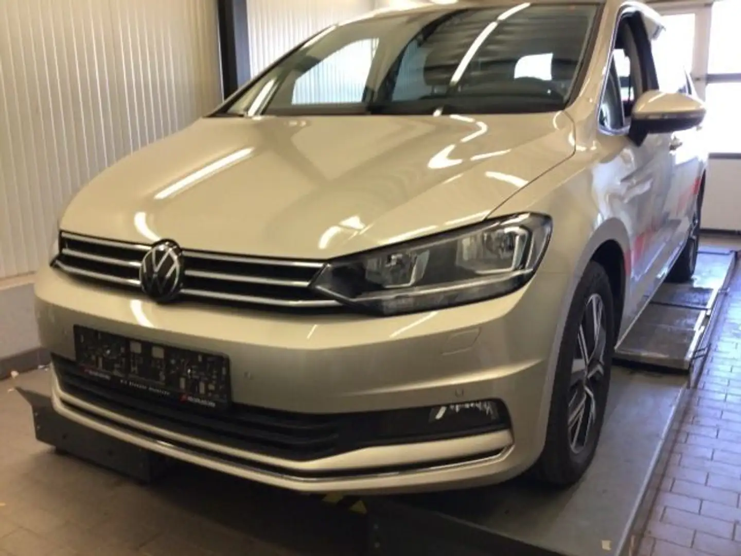 Volkswagen Touran 2.0 TDI DSG MOVE NAVI+APP+ACC+SHZ+PDC+RFK Silber - 2