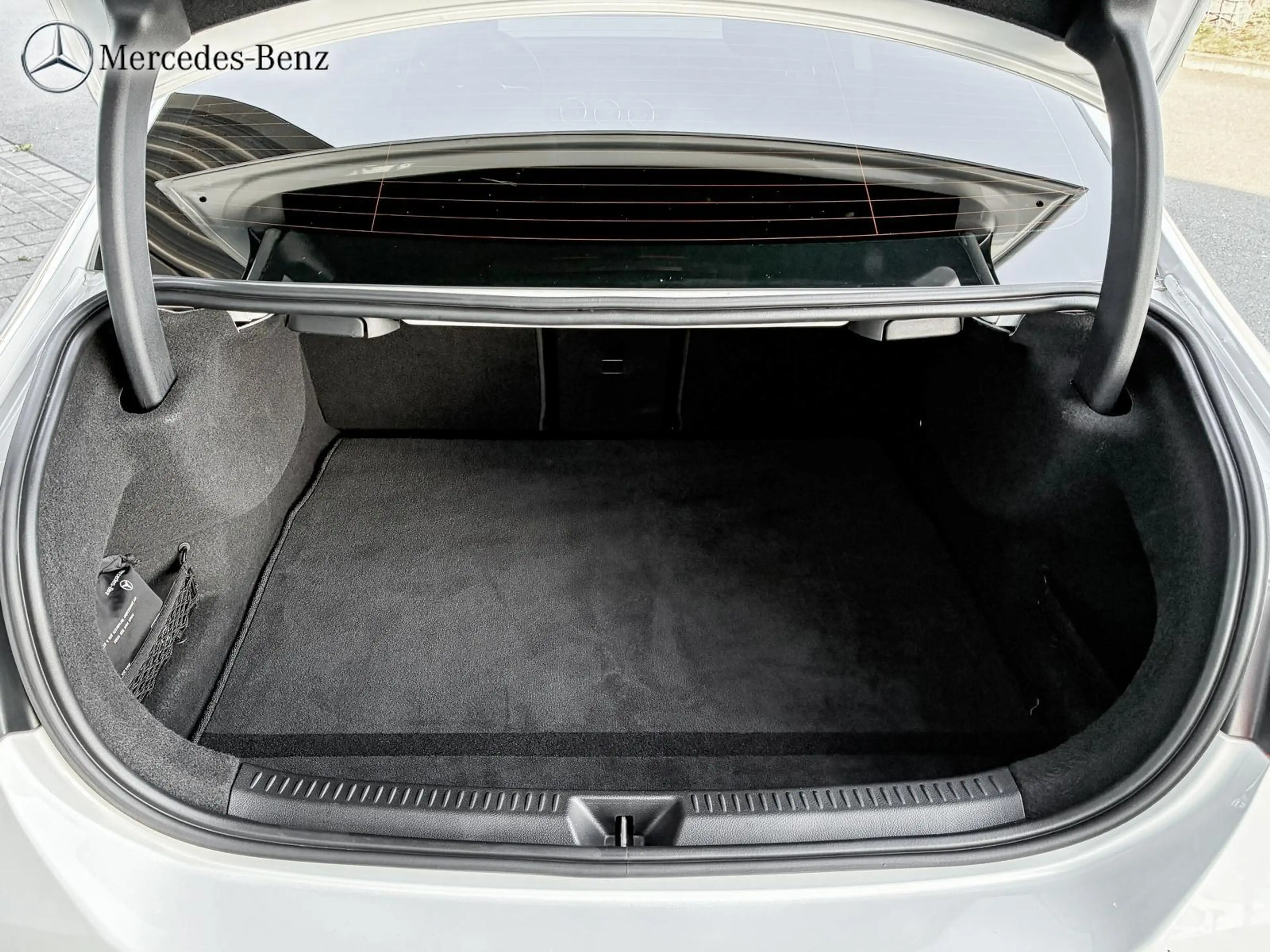 Mercedes-Benz A 200 AMG RüKam+MBUX+LED+18 — photo 11