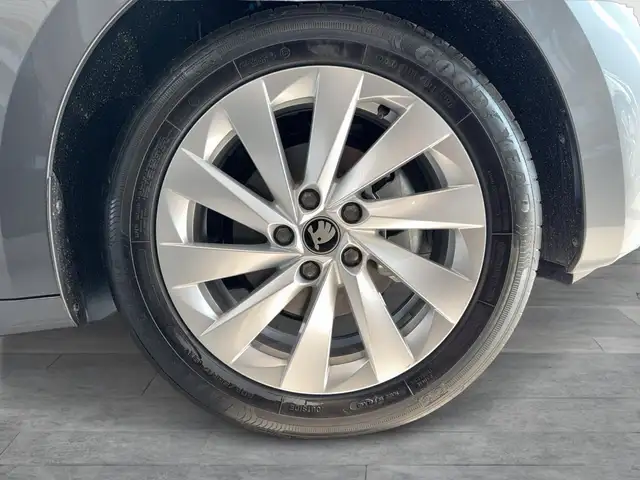 Skoda Octavia view 6
